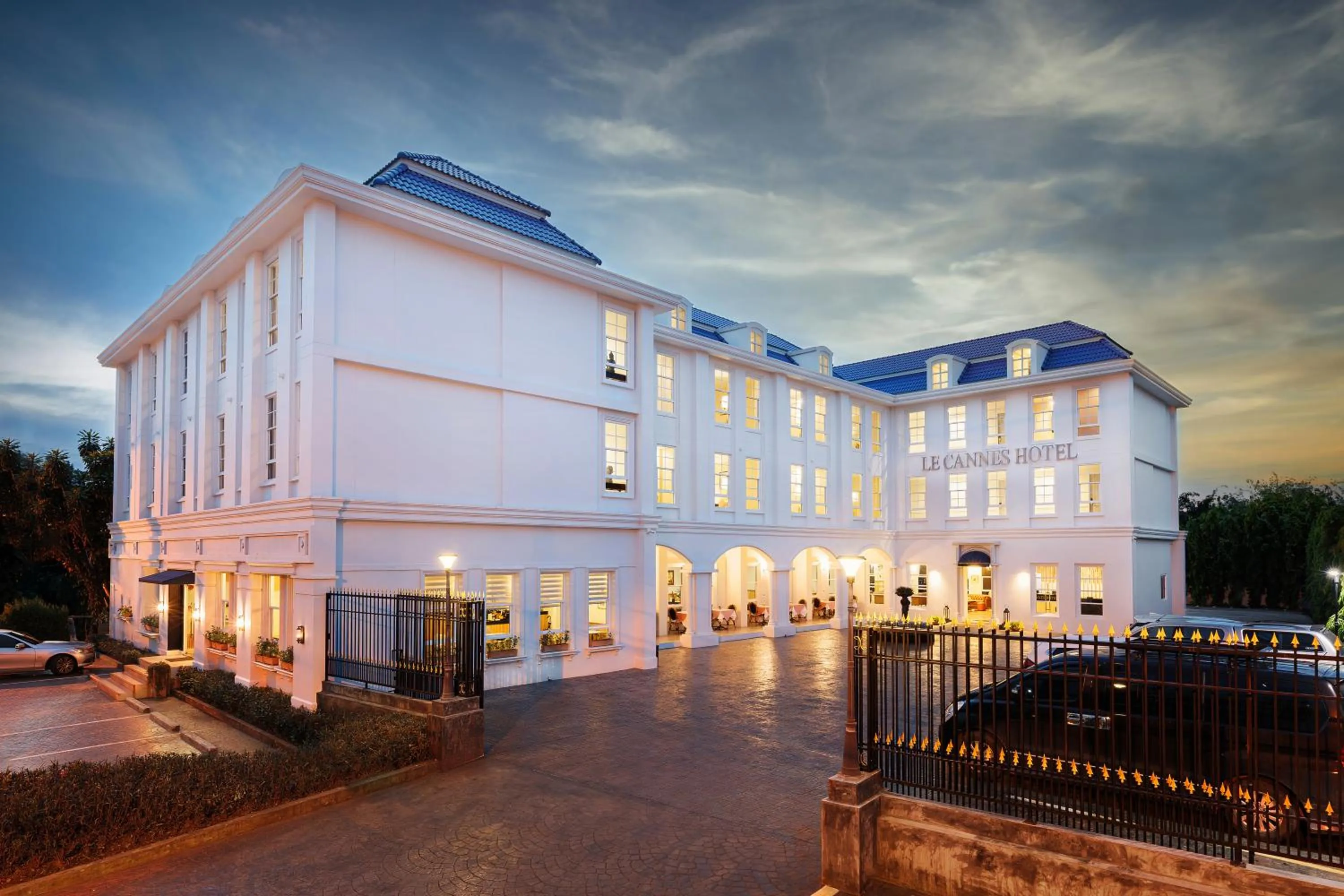 Property building in Le Cannes Hotel