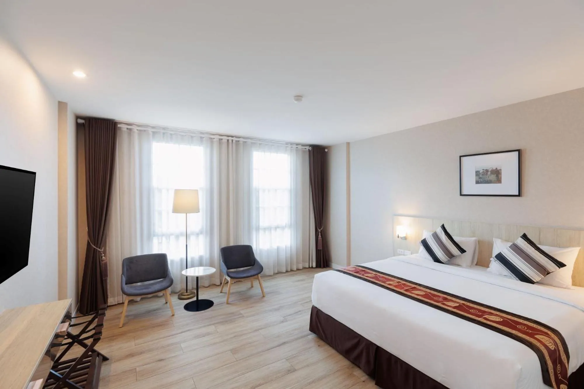 Bed in Le Cannes Hotel