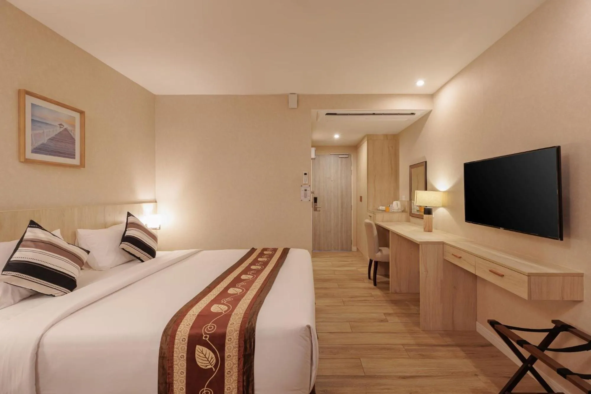 Bed in Le Cannes Hotel