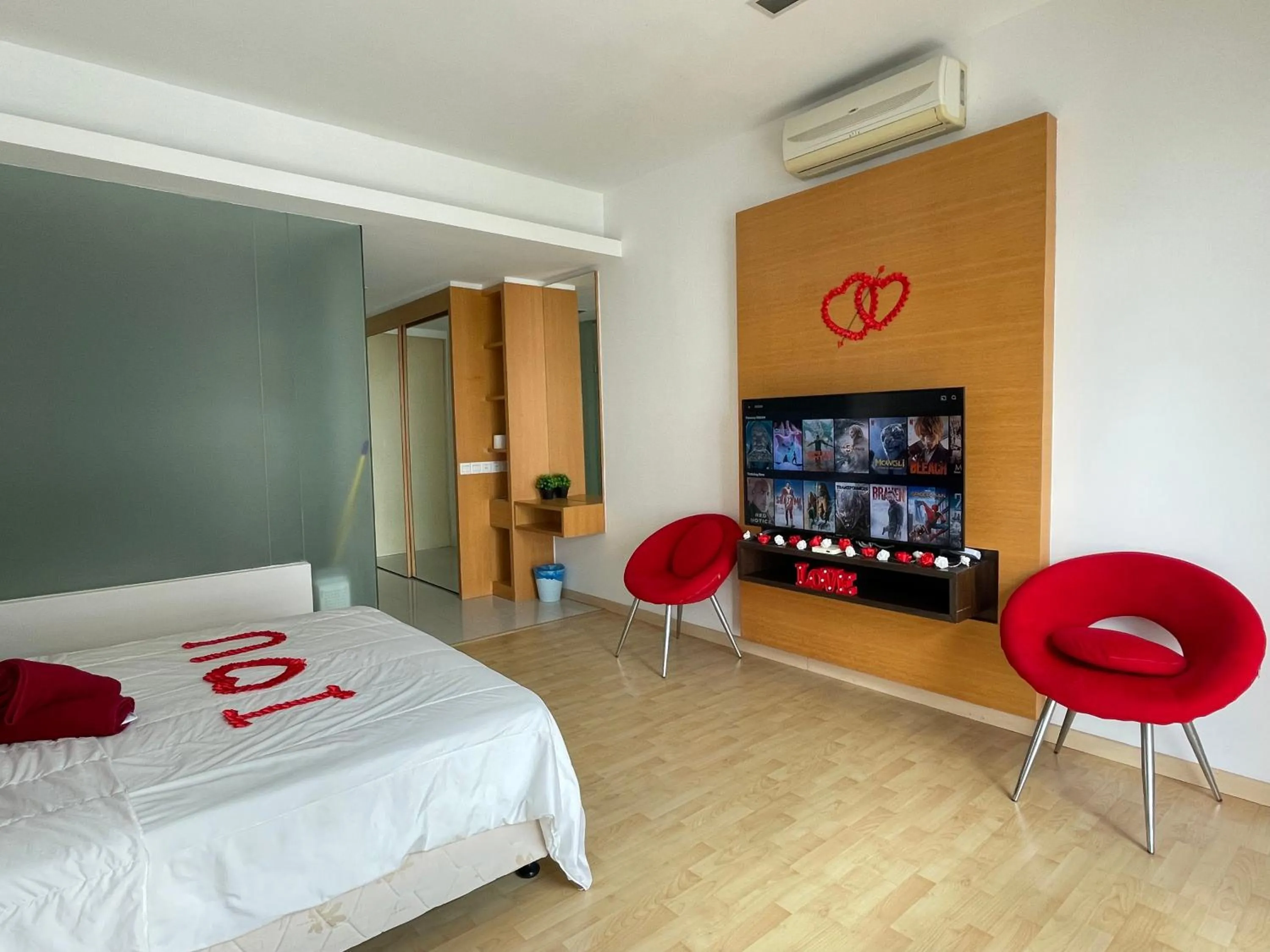 Bed in Private Jacuzzi Staycation at KL City 152