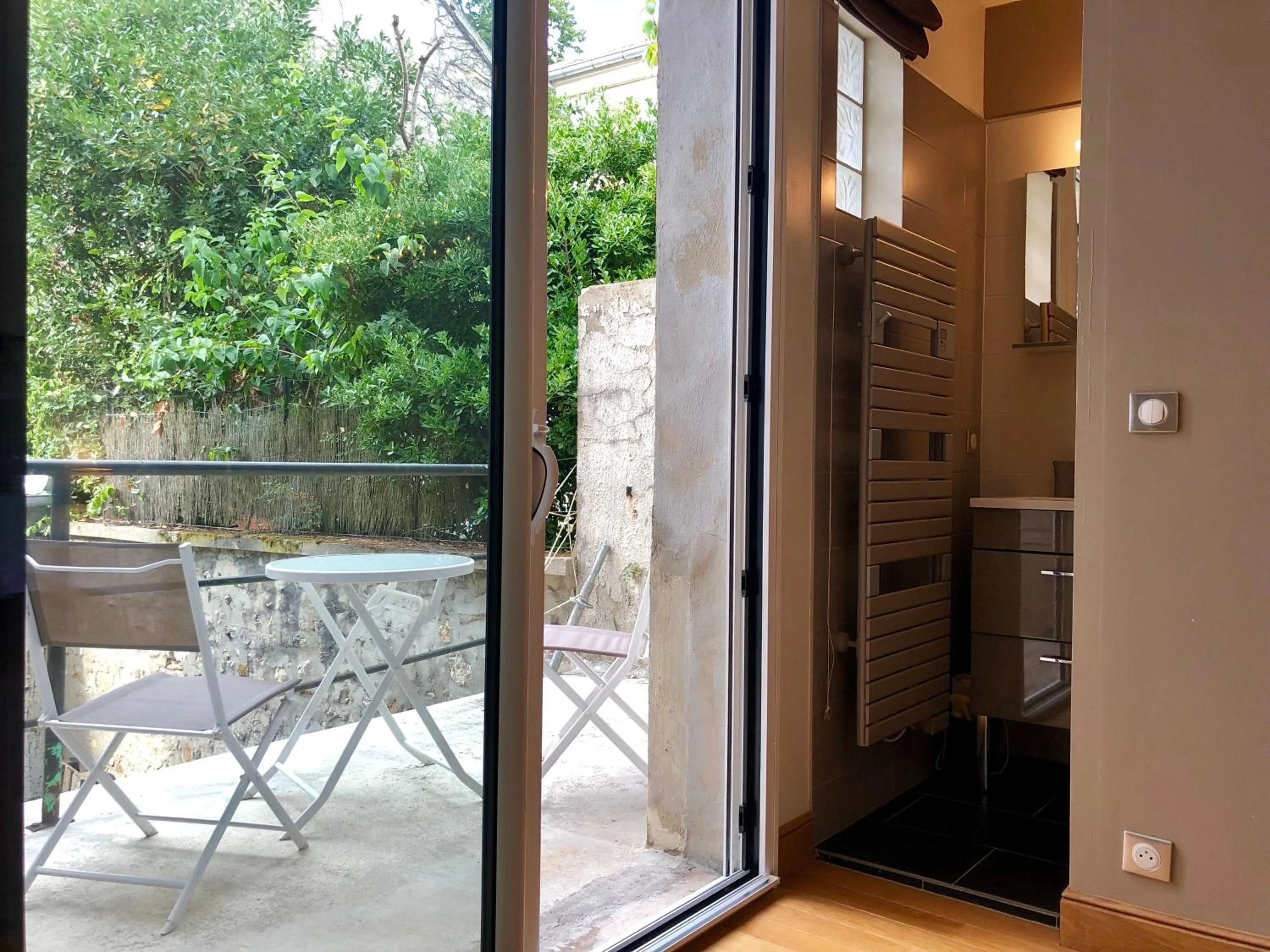 Shower in Villa Eugénie Melun