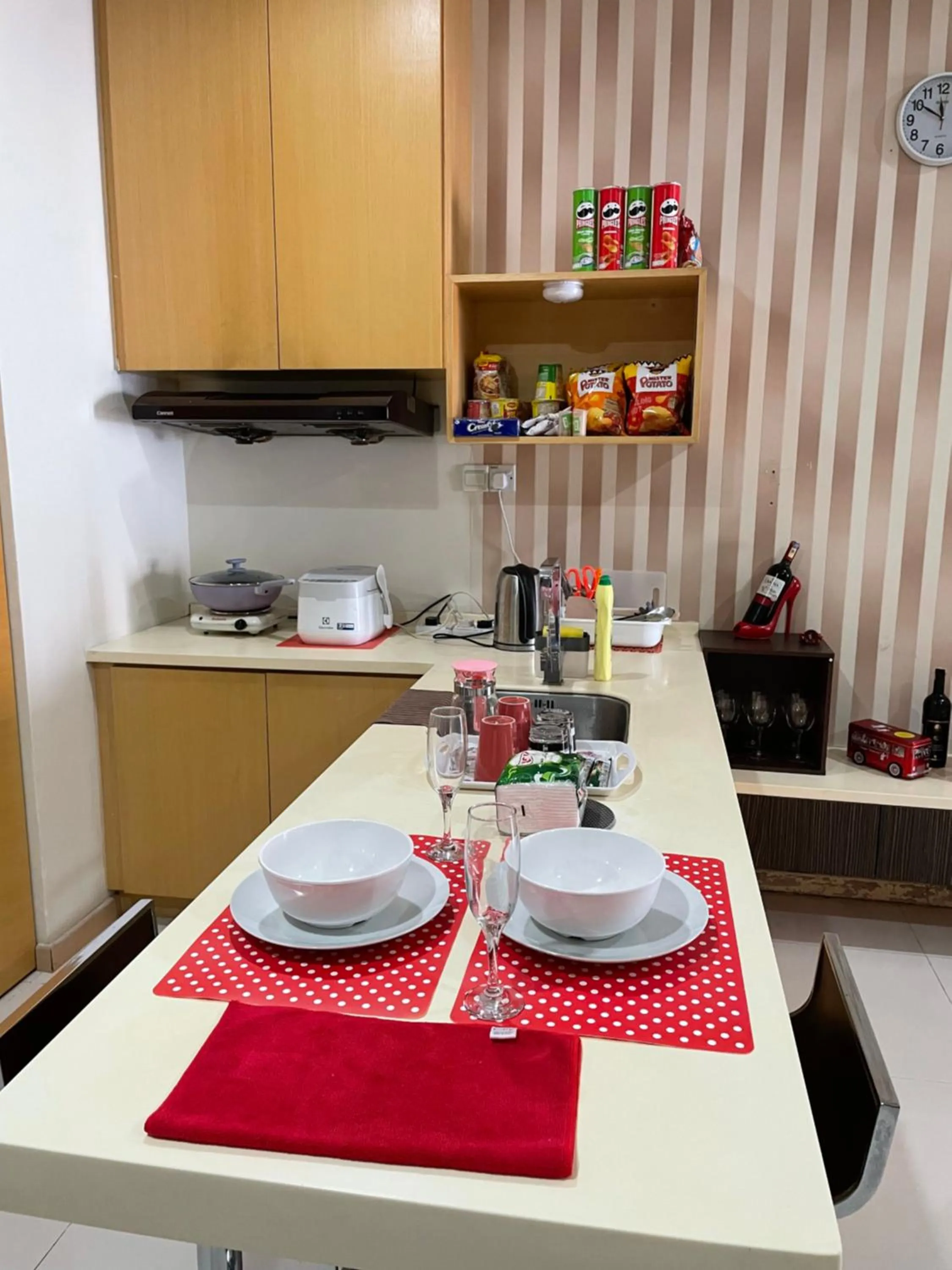 Dining area in Private Jacuzzi Staycation at KL City 921