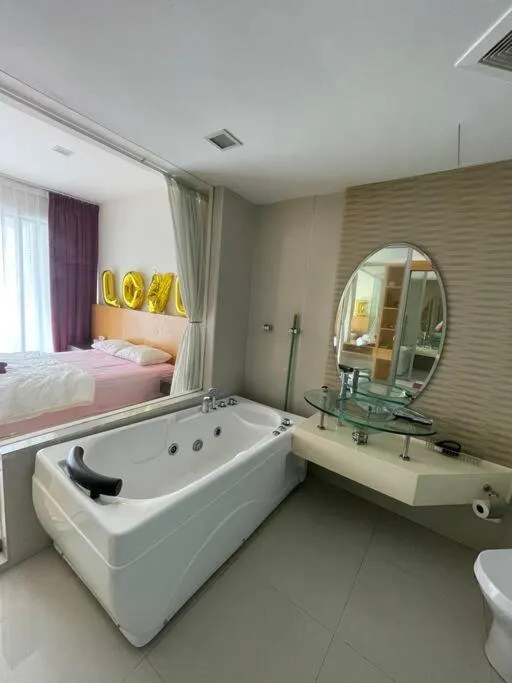 Bed in Private Jacuzzi Staycation at KL City 921