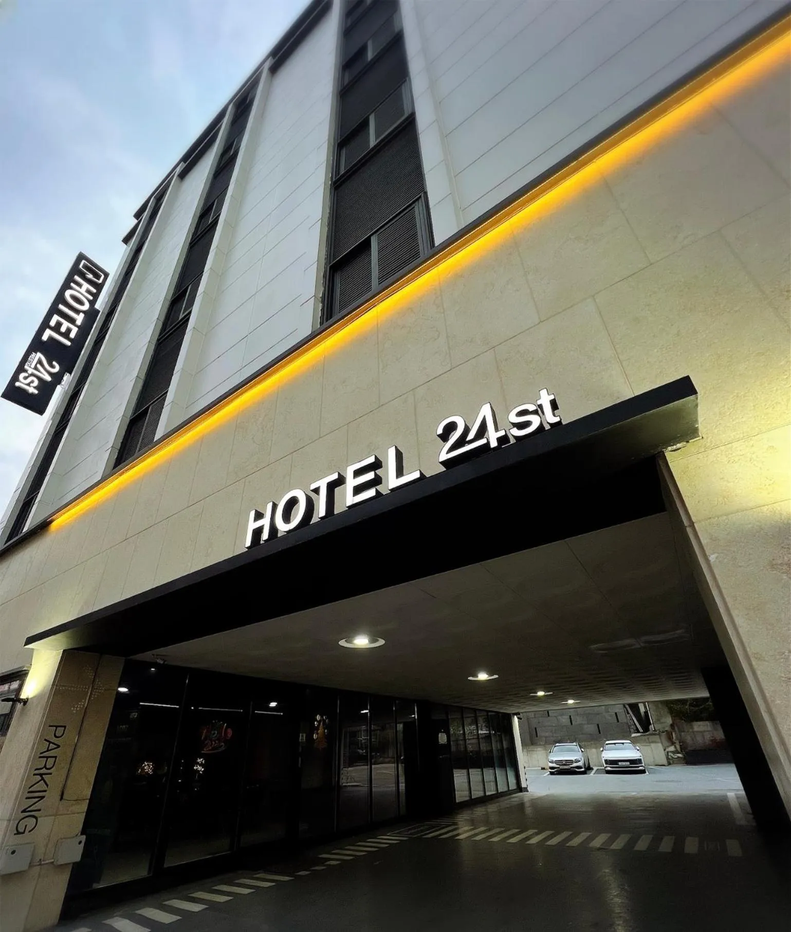 Property building in Hotel 24st Prestige