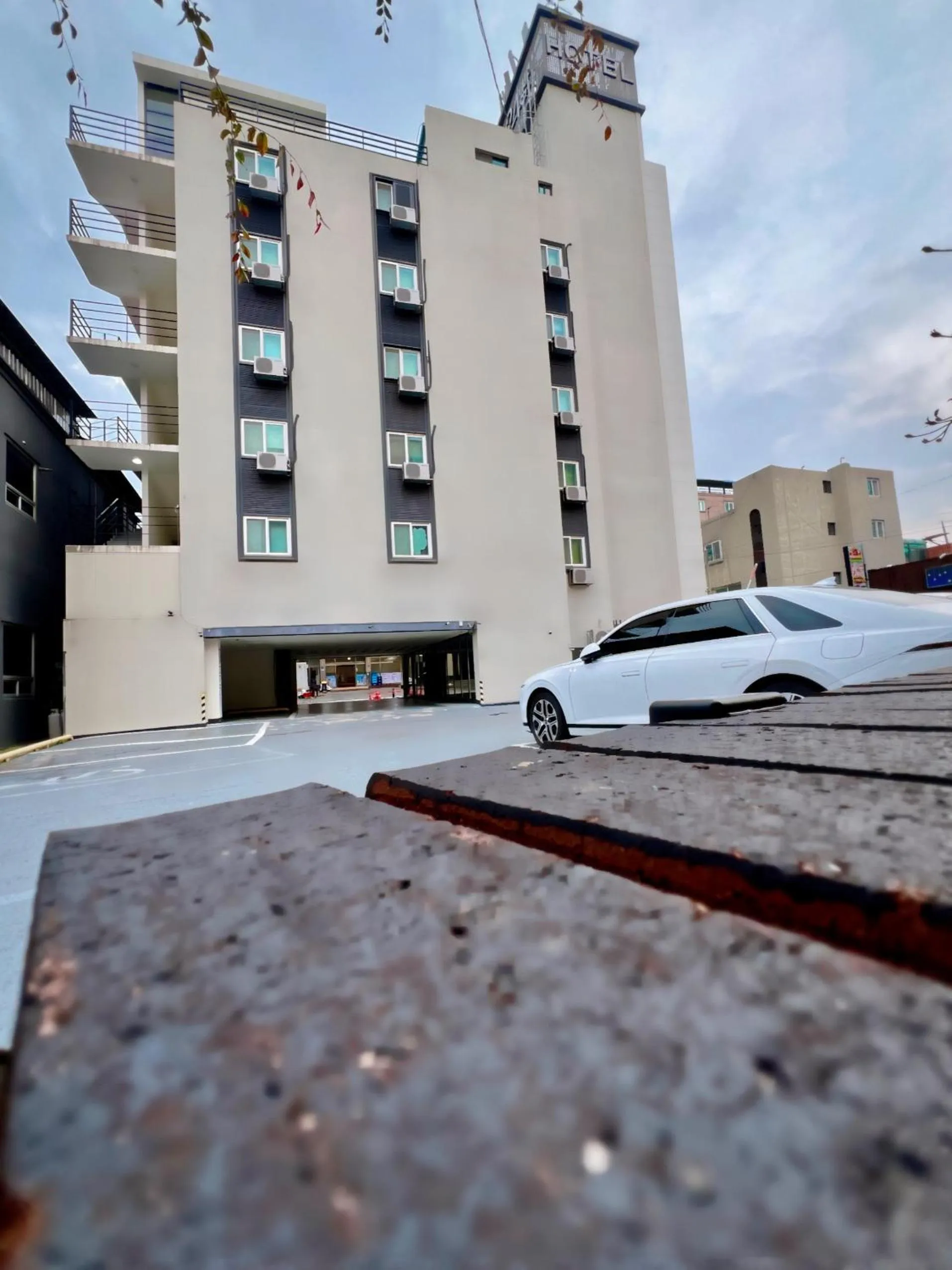 Property building in Hotel 24st Prestige