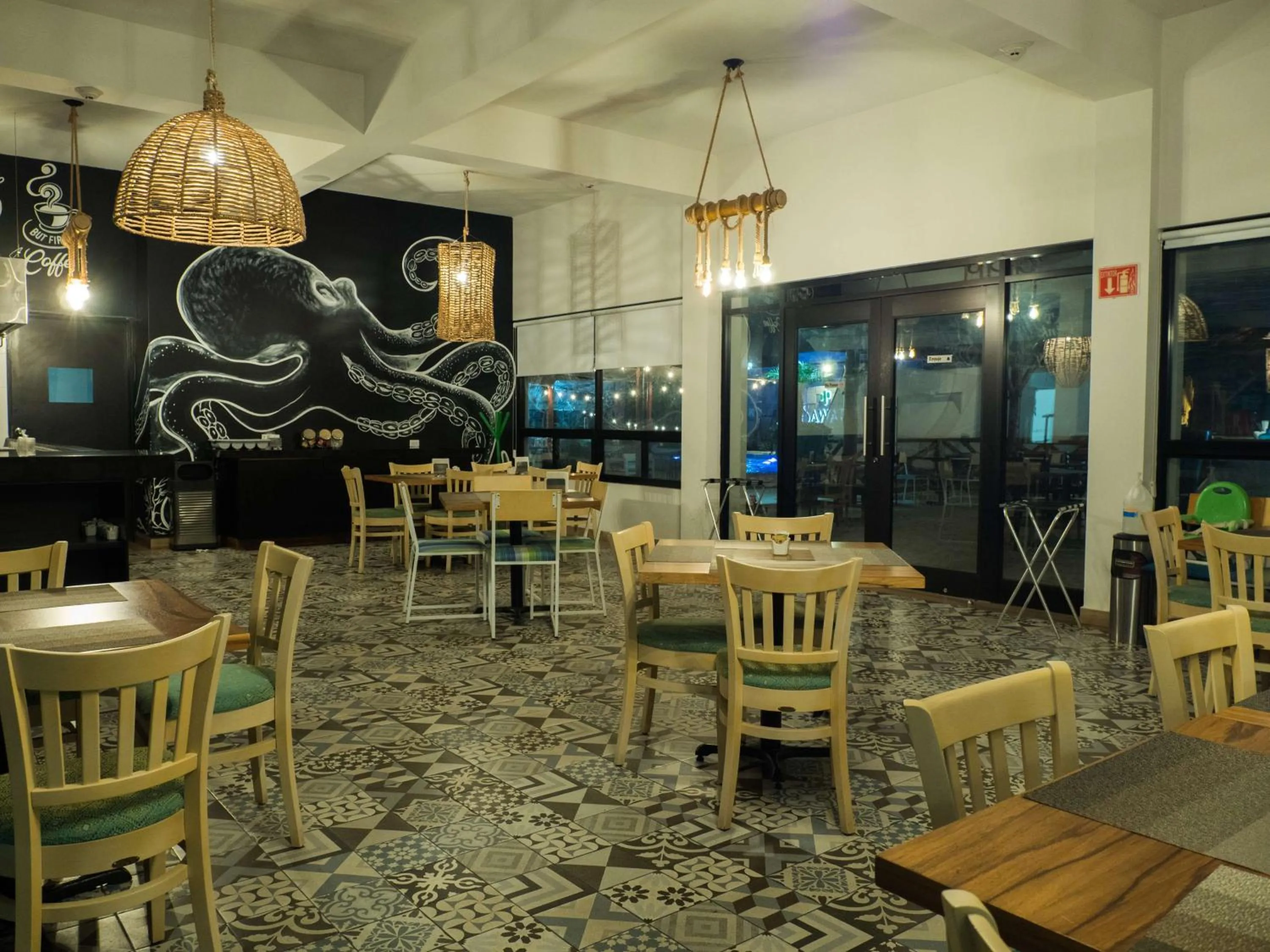 Restaurant/places to eat in Sawari Hotel