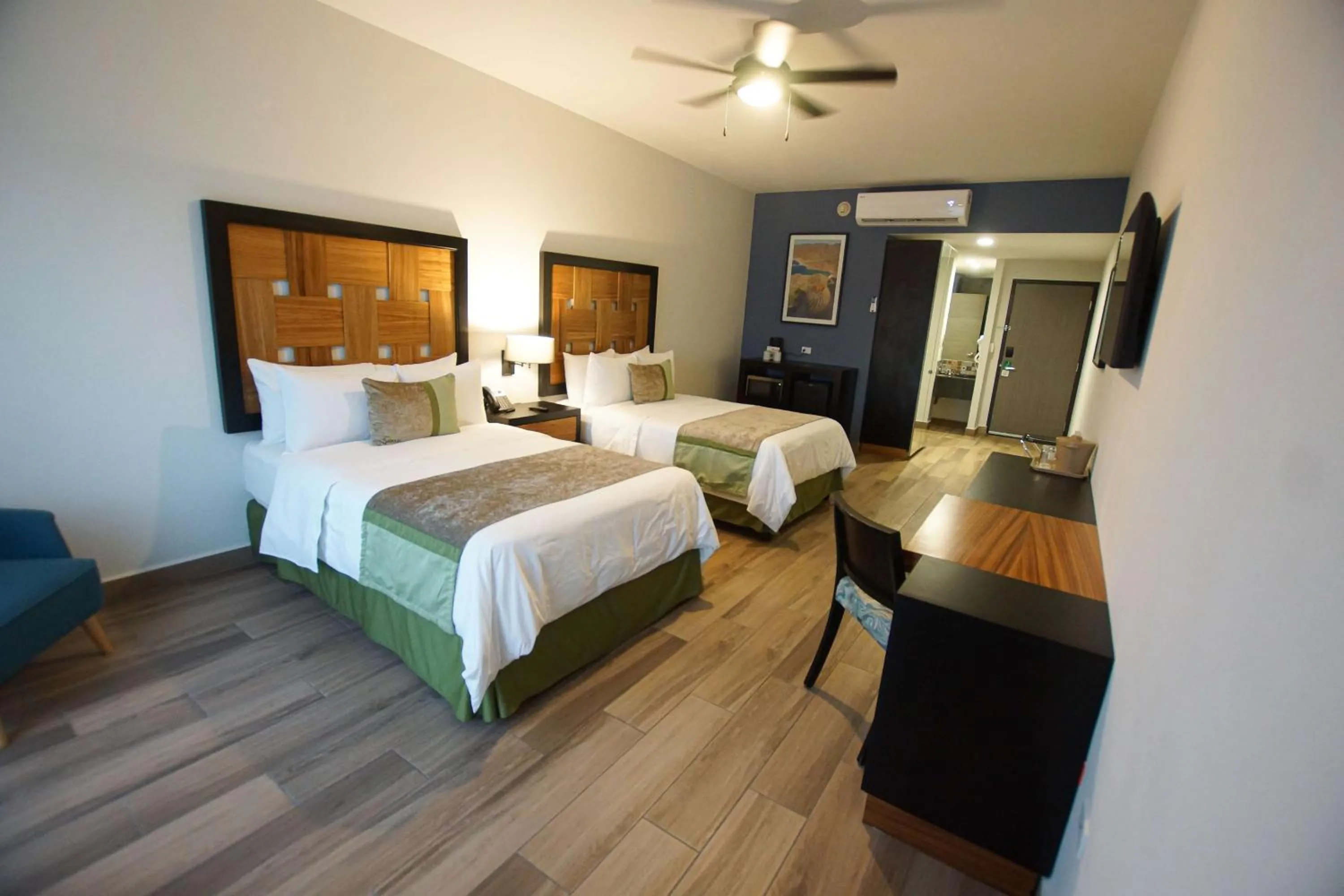 Photo of the whole room, Bed in Sawari Hotel