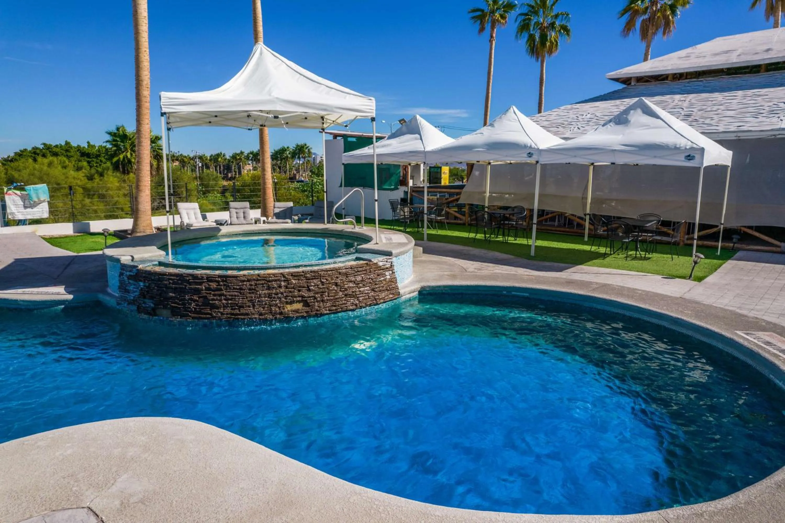 Pool view in Sawari Hotel