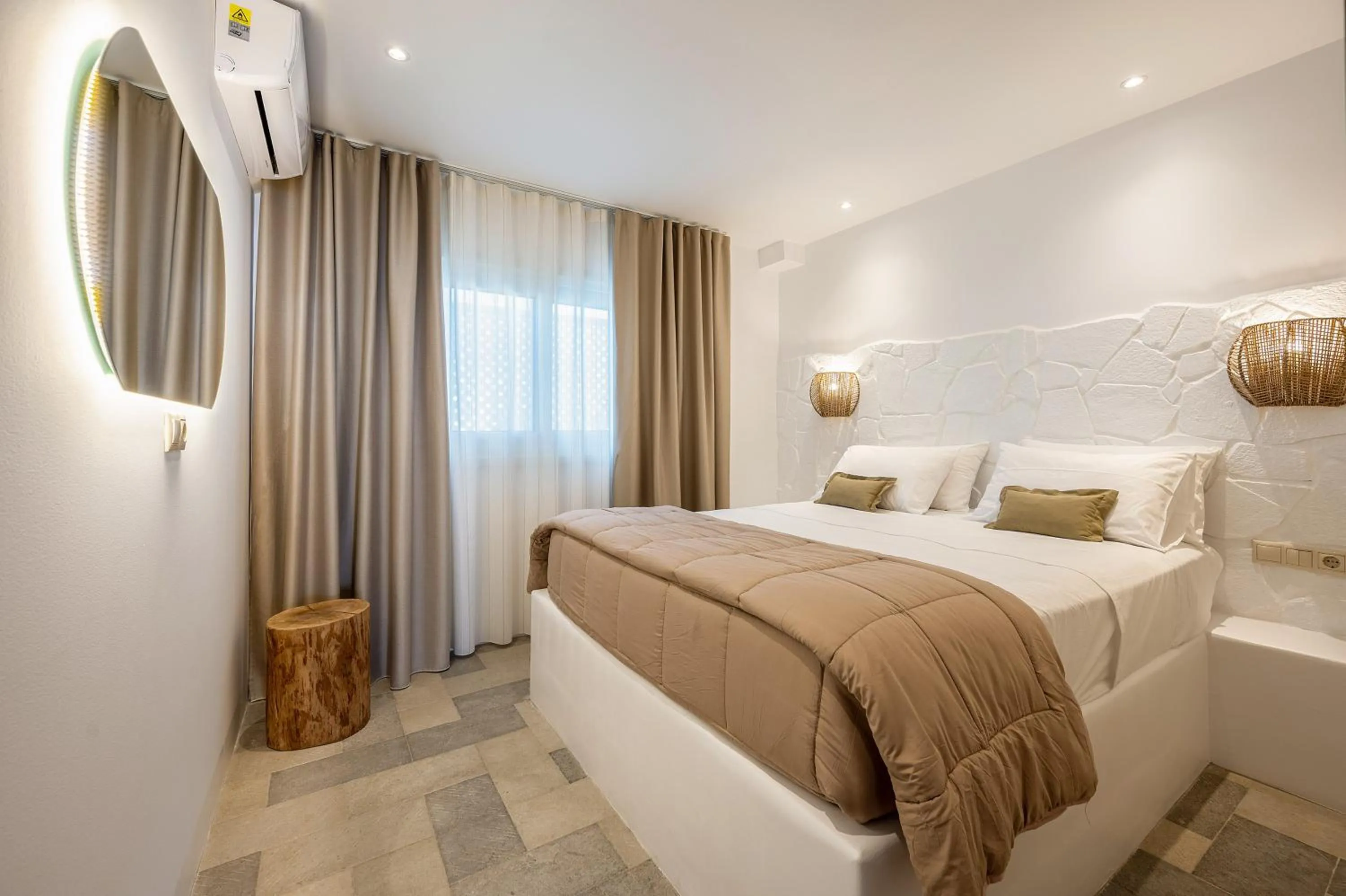 Bed in Euphoria Suites and Spa