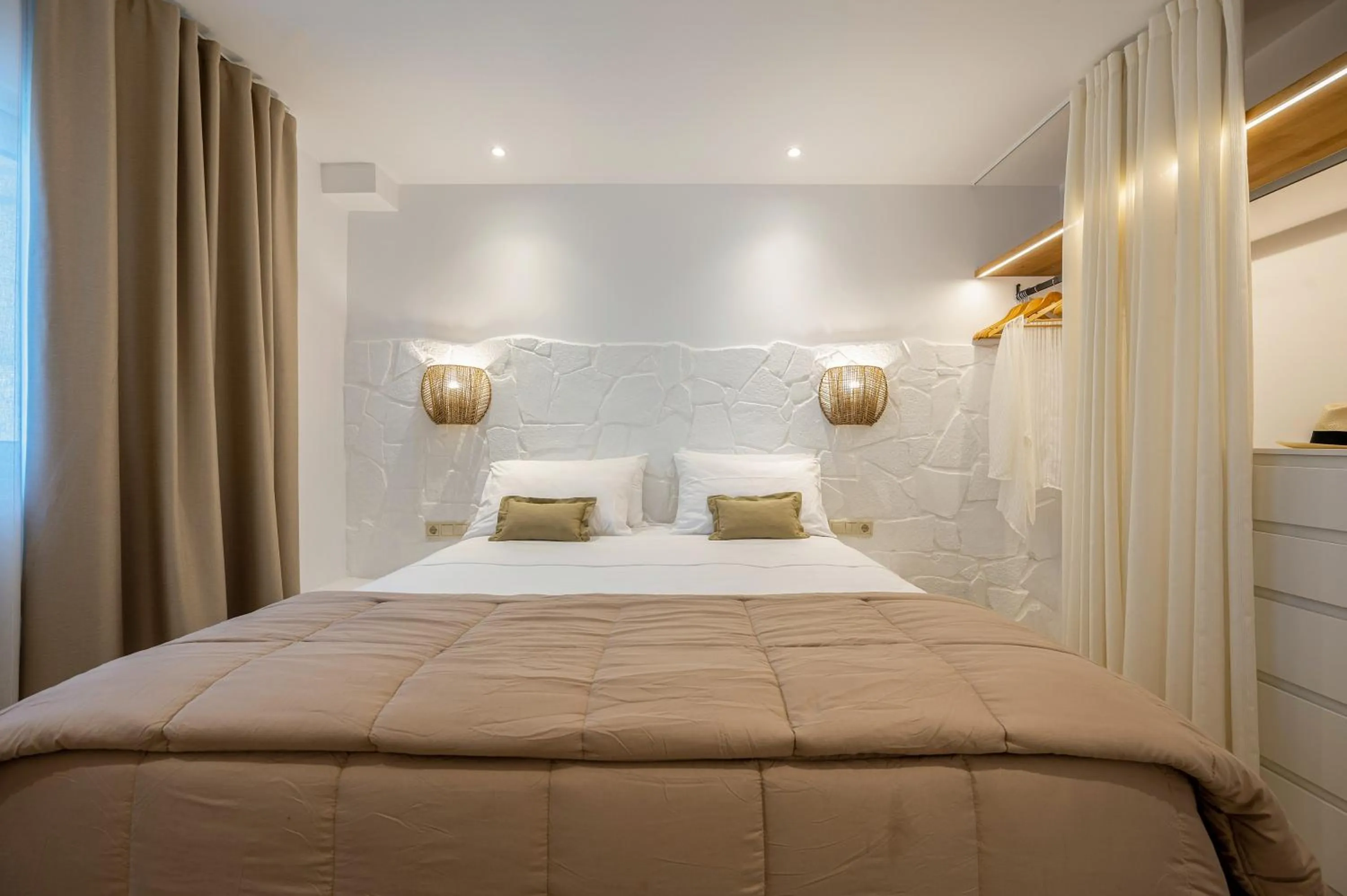 Bedroom, Bed in Euphoria Suites and Spa