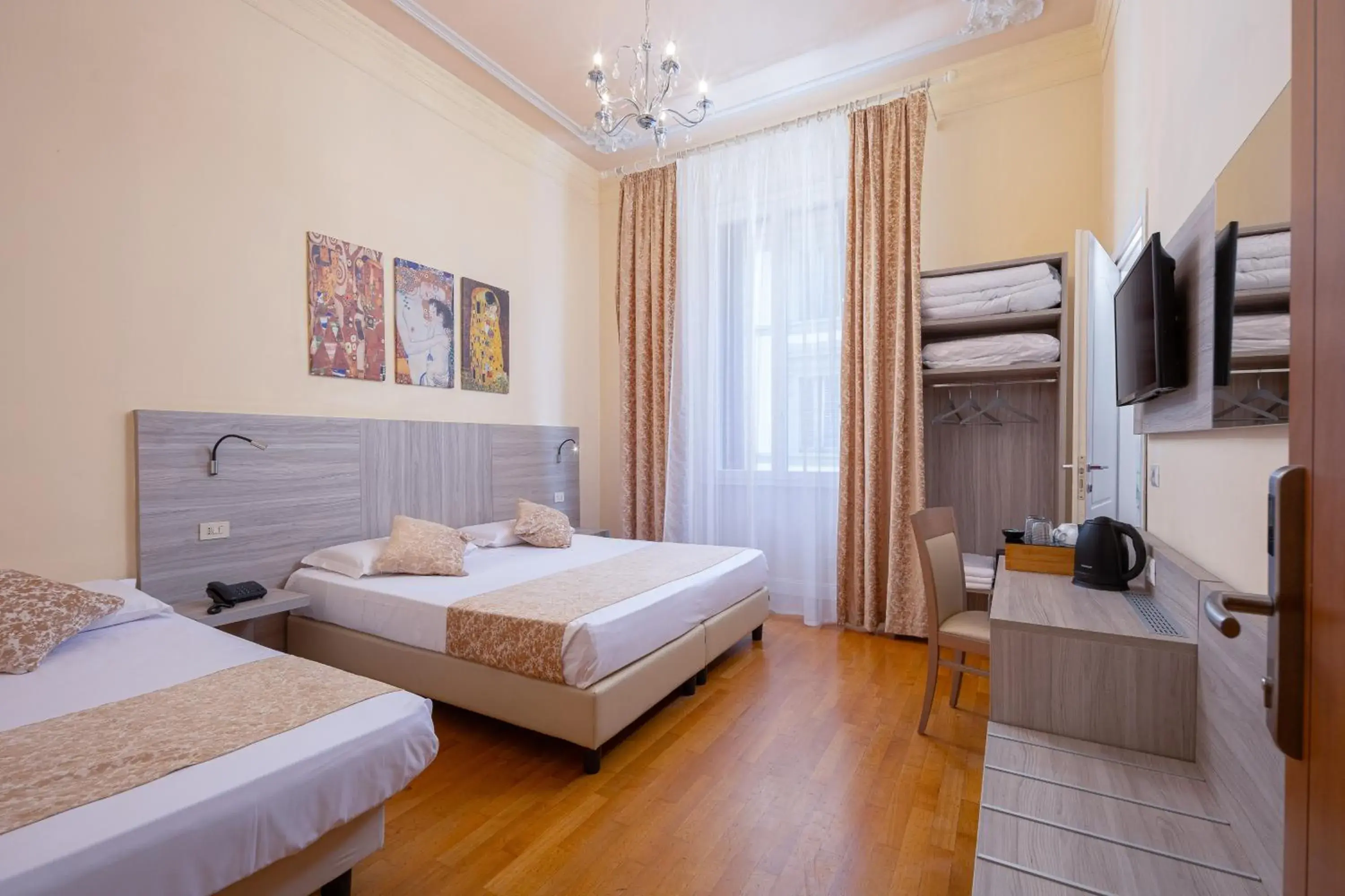 TV and multimedia, Bed in Lilium Hotel TV and multimedia, Bed in Lilium Hotel