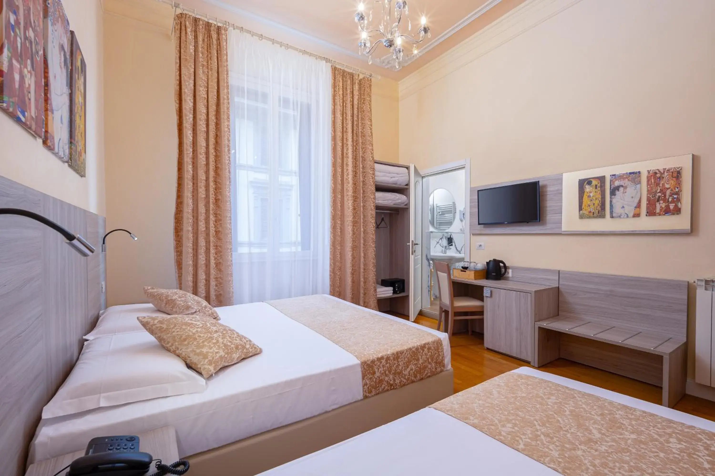 TV and multimedia, Bed in Lilium Hotel TV and multimedia, Bed in Lilium Hotel