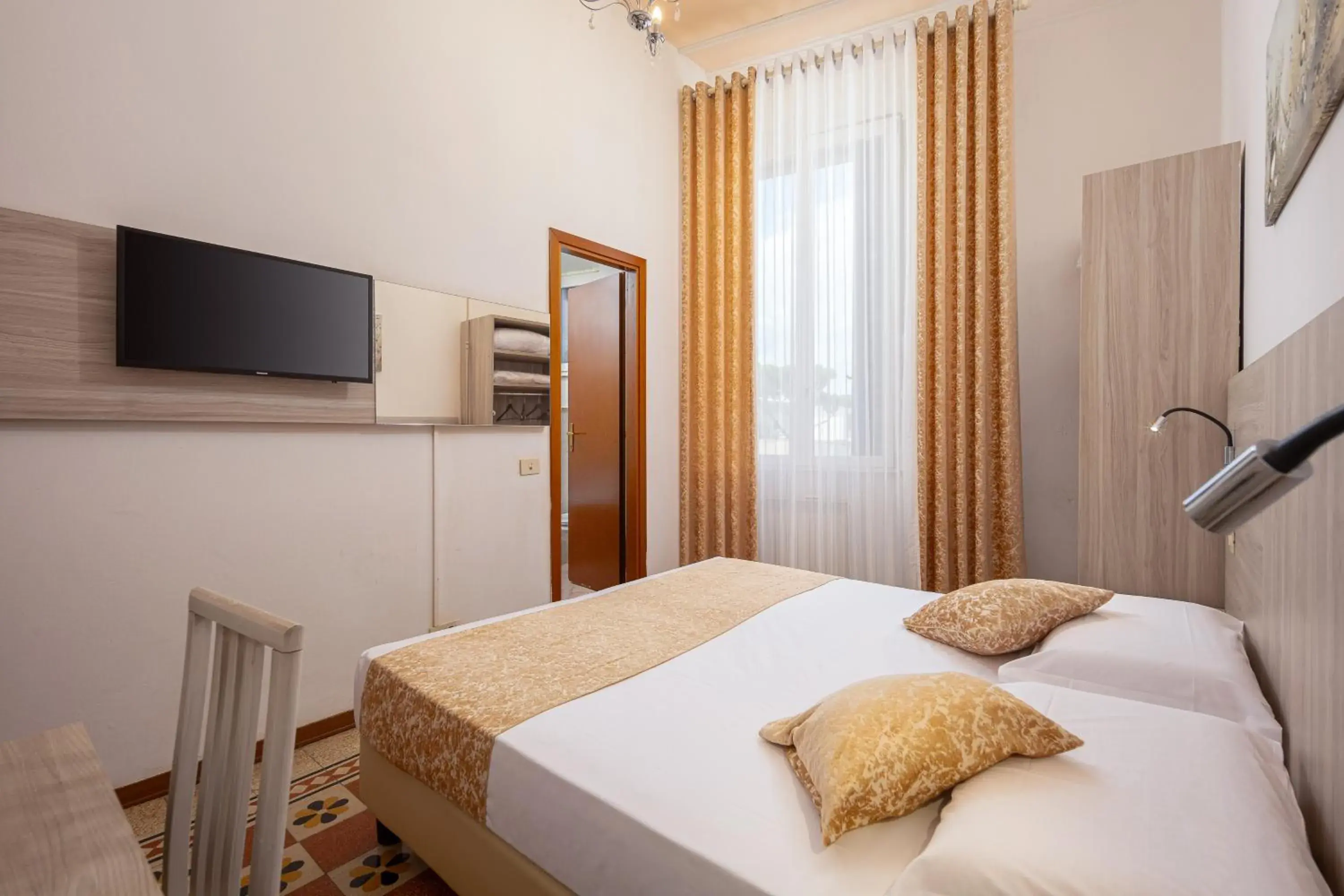 TV and multimedia, Bed in Lilium Hotel TV and multimedia, Bed in Lilium Hotel