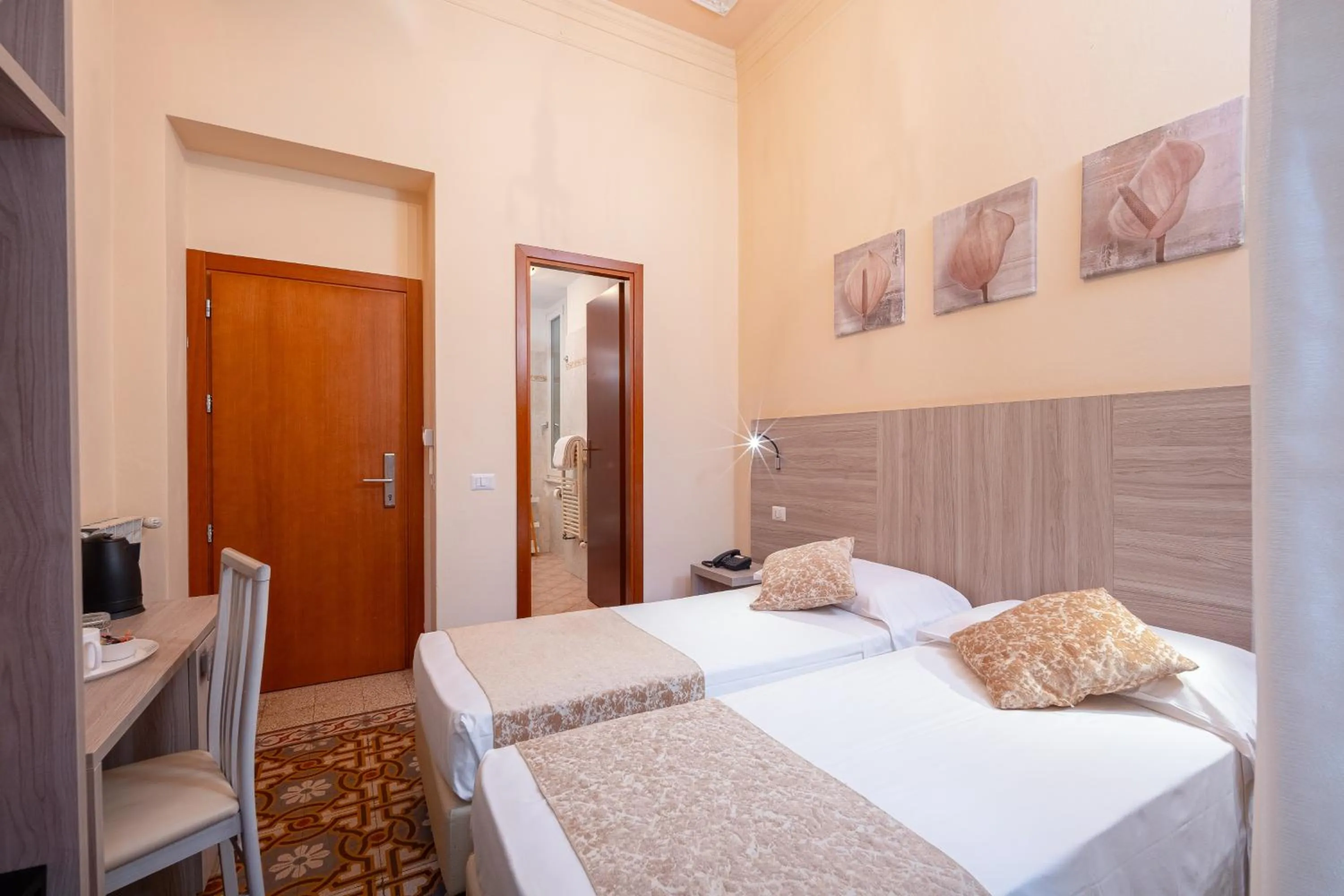 Bedroom, Bed in Lilium Hotel