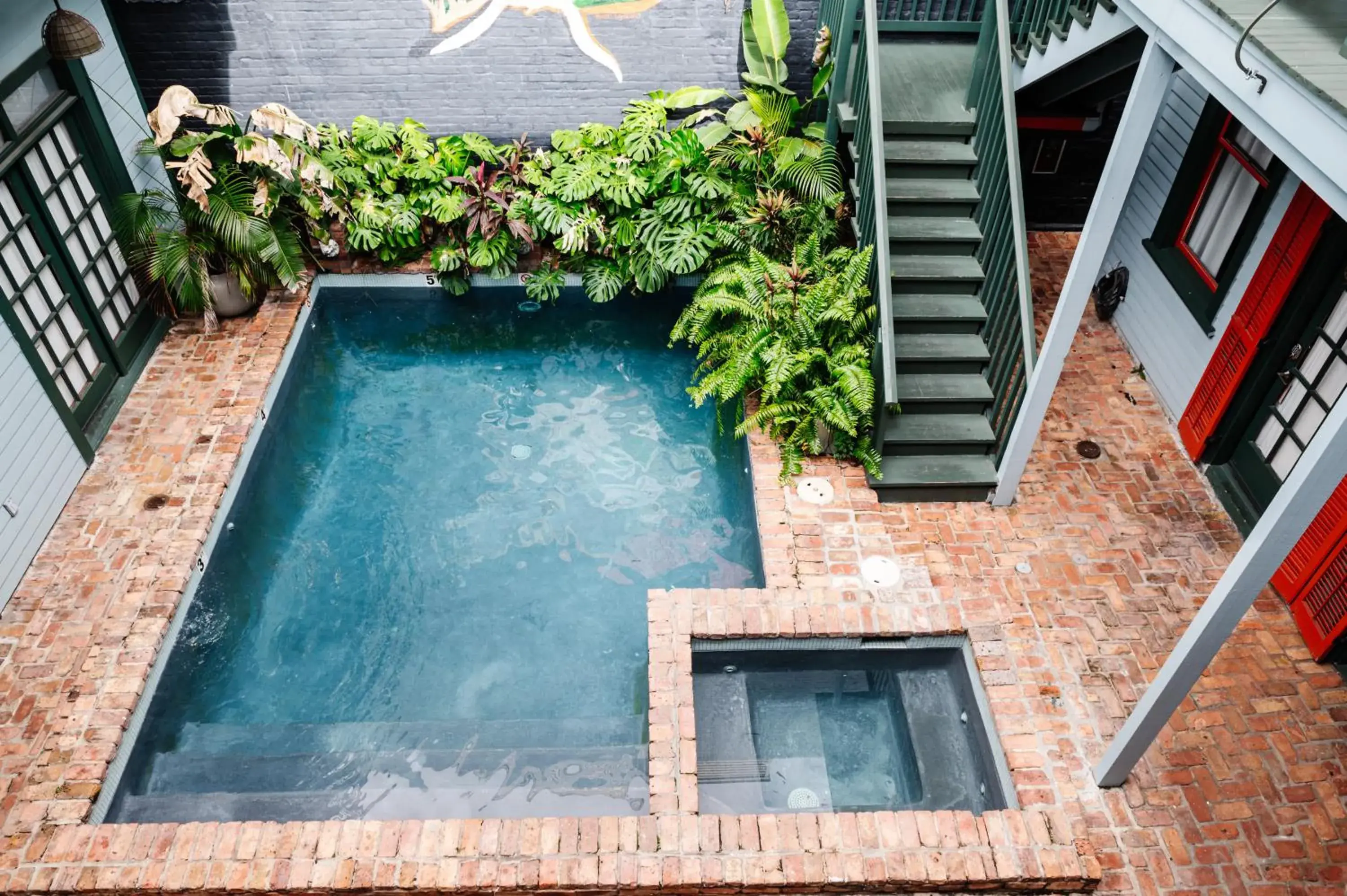 Swimming pool in The Frenchmen New Orleans By Kasa Living Swimming pool in The Frenchmen New Orleans By Kasa Living