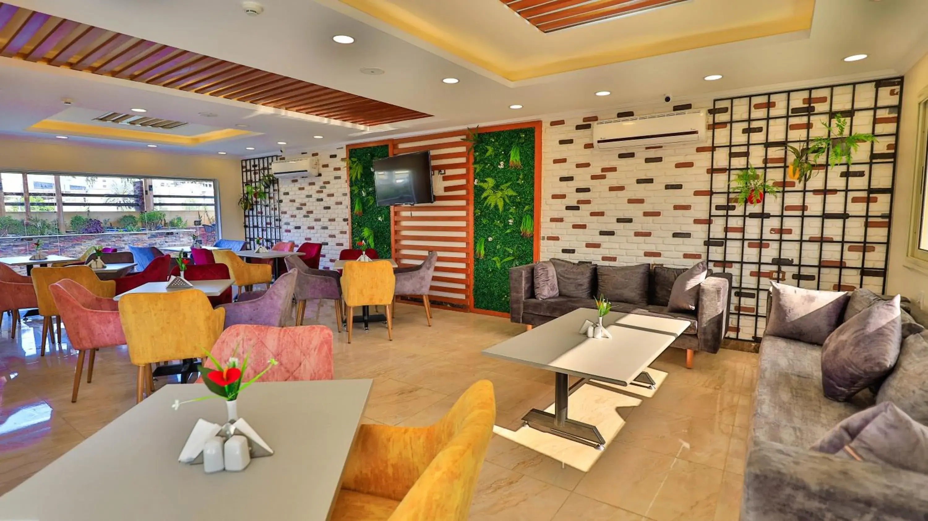Restaurant/places to eat in The Palm Hotel Restaurant/places to eat in The Palm Hotel