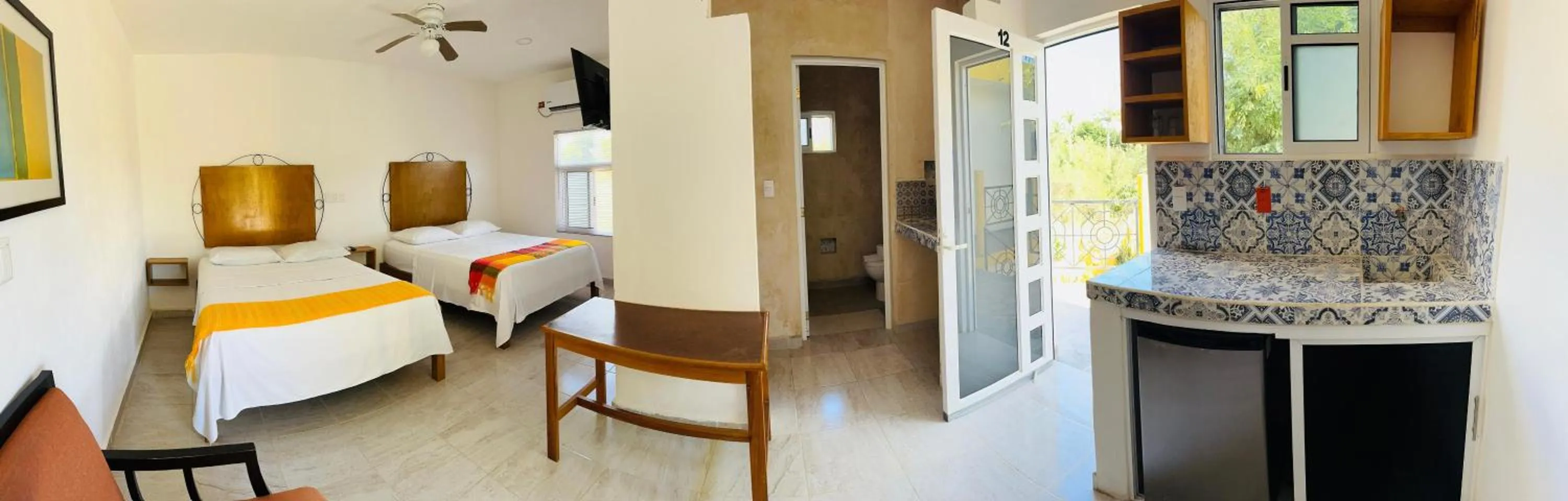 Photo of the whole room in Buenosdías Izamal