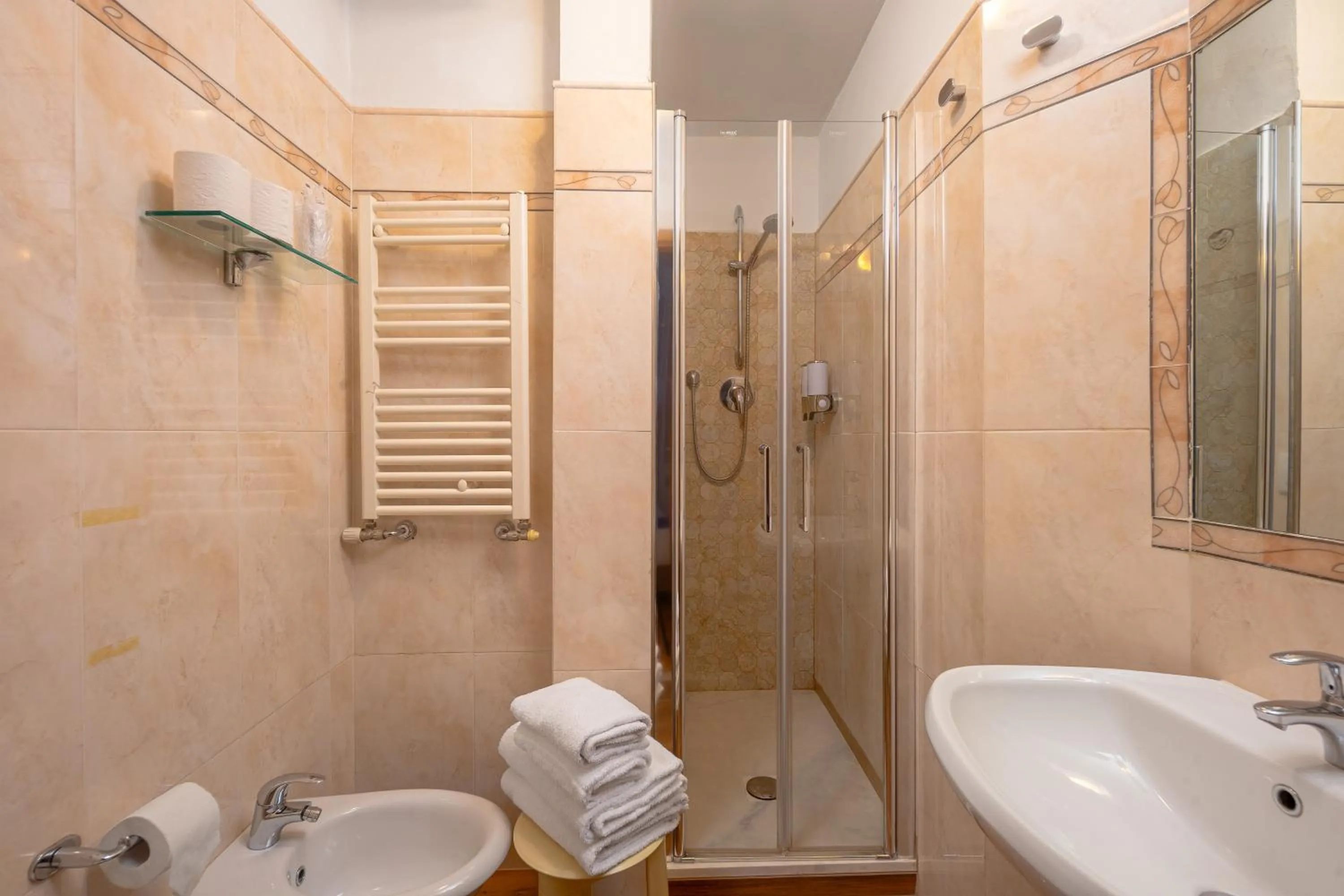 Shower in Hotel Annabella Roof Terrace