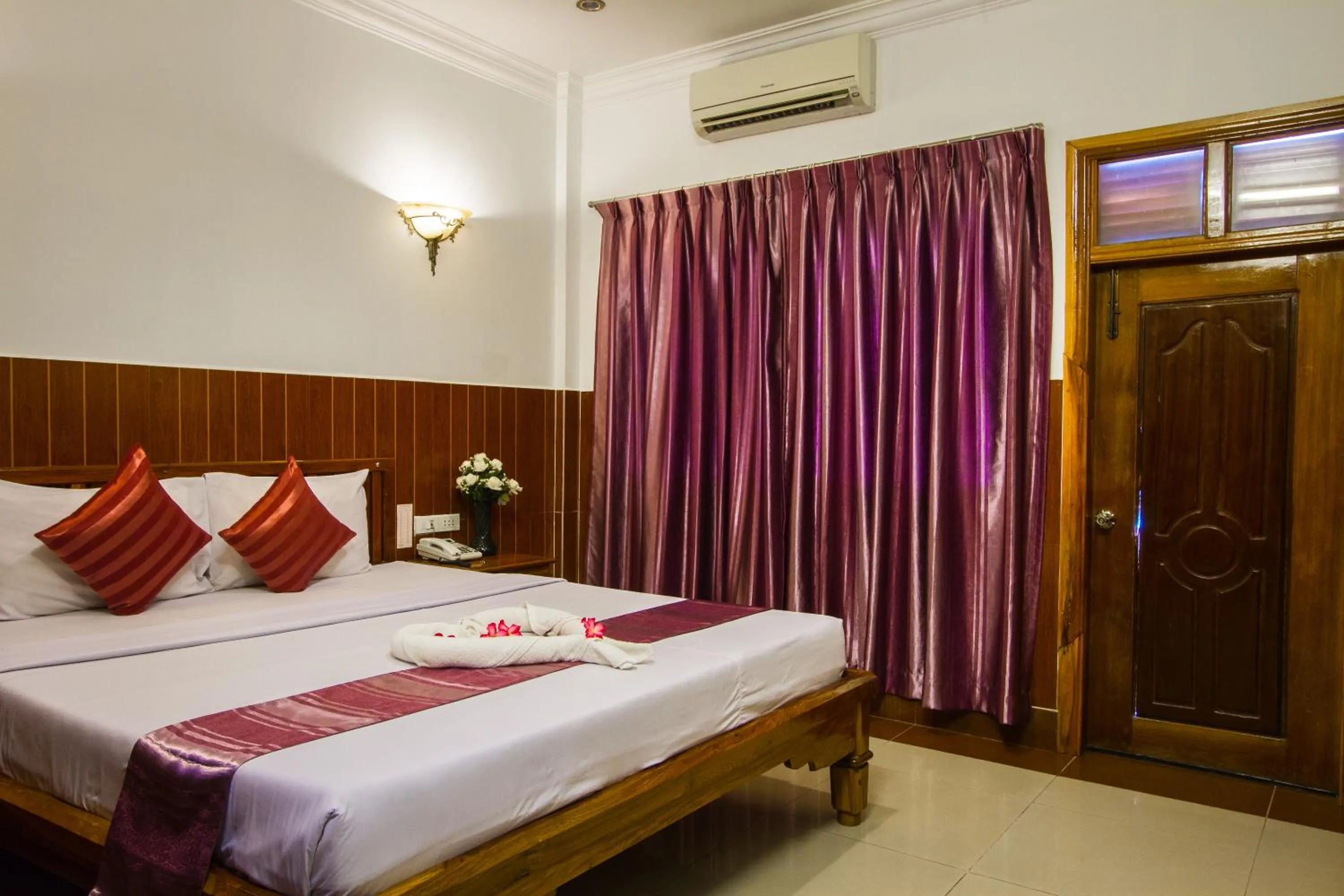 Photo of the whole room, Bed in Botoum Hotel