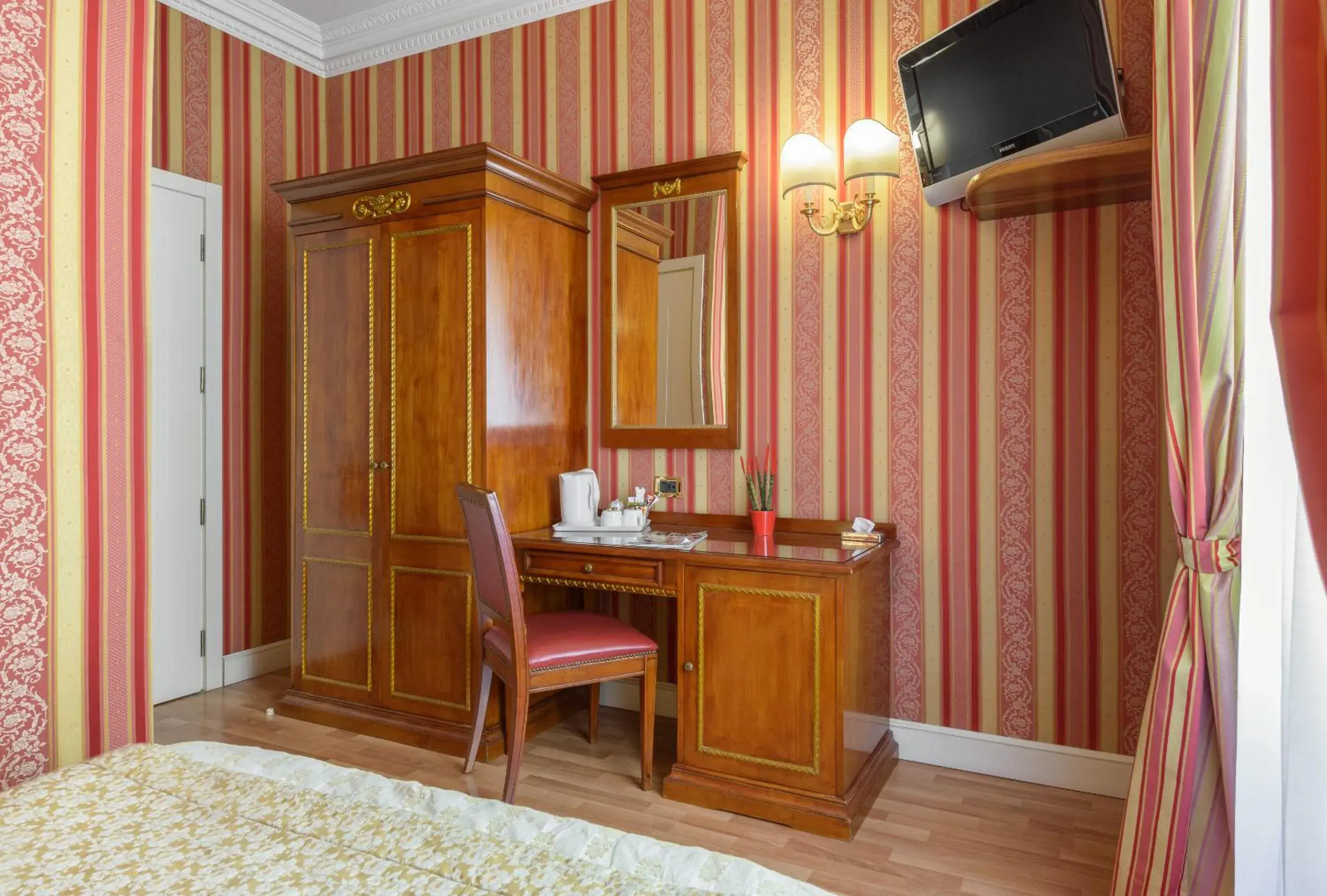 Coffee/tea facilities, Bed in Gambrinus Hotel Coffee/tea facilities, Bed in Gambrinus Hotel