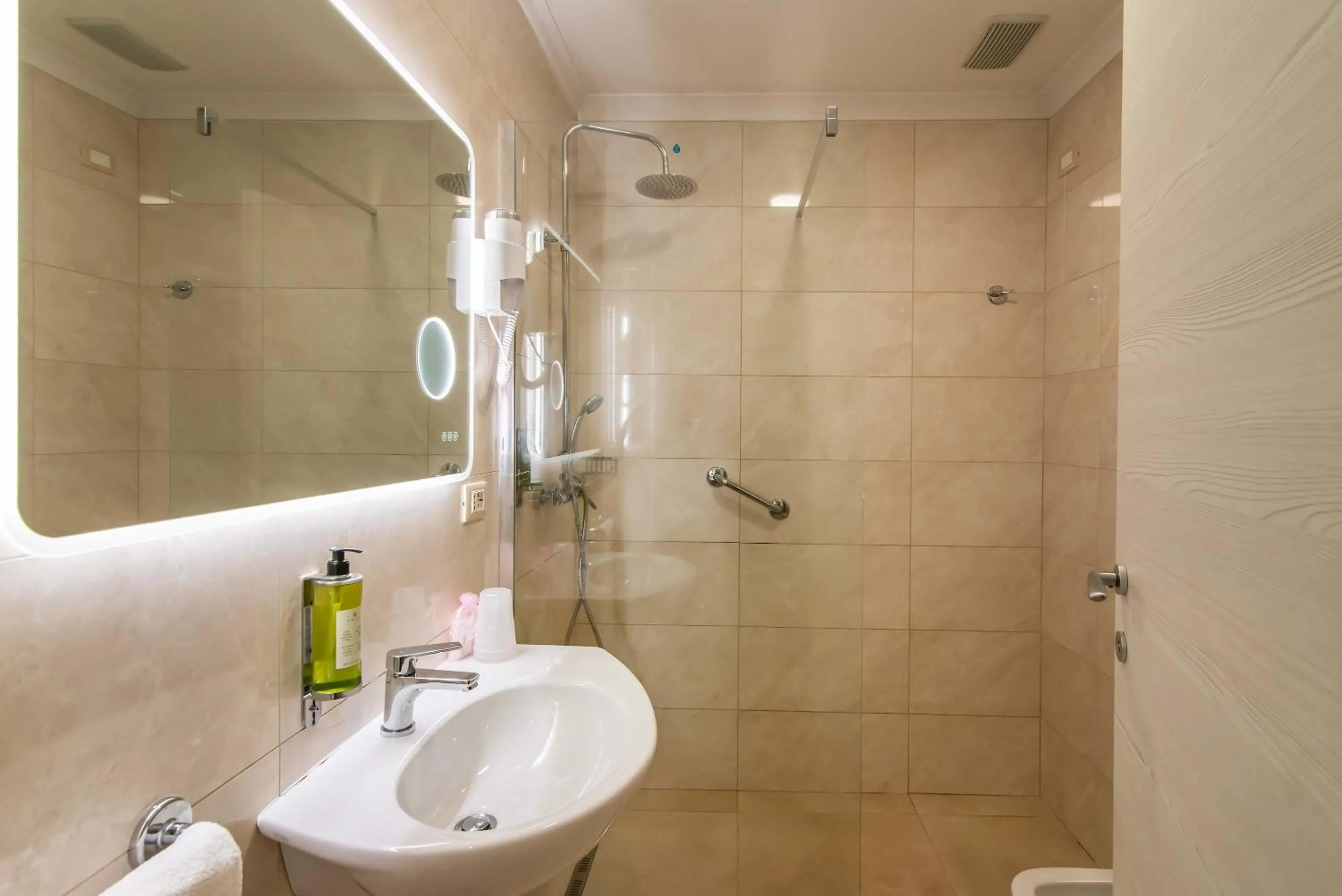 Shower in Gambrinus Hotel