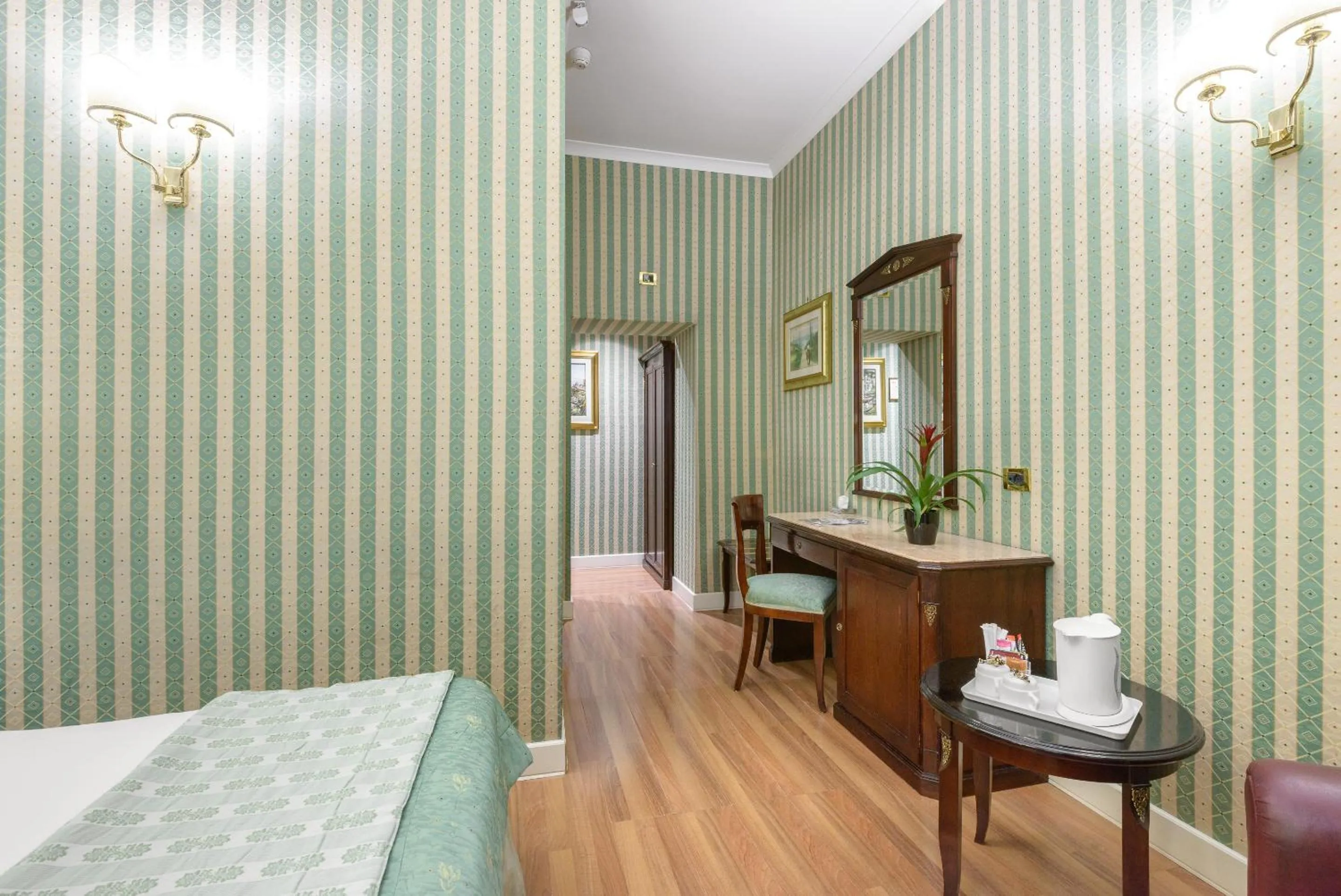 Coffee/tea facilities, Bed in Gambrinus Hotel