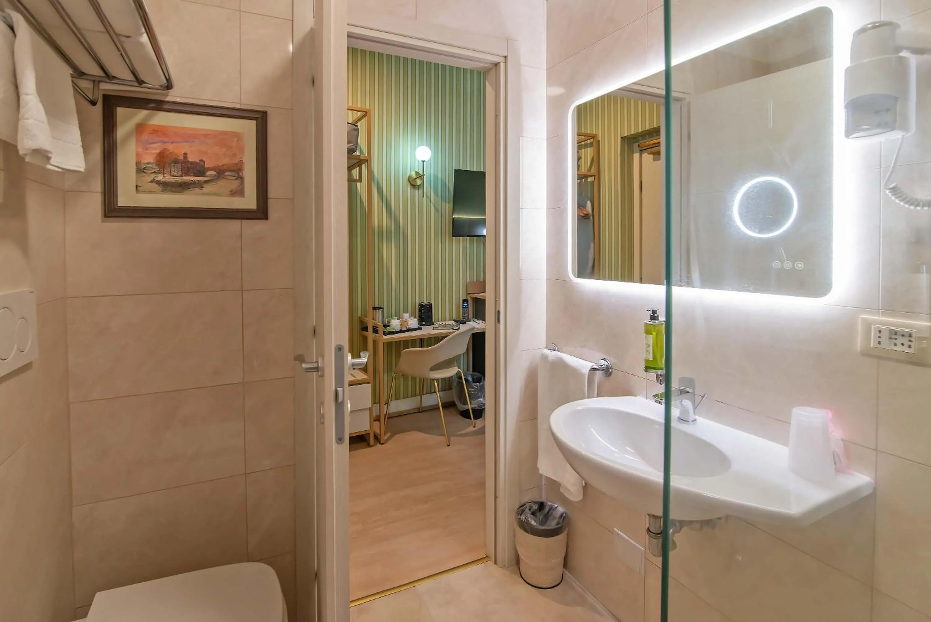 Shower in Gambrinus Hotel