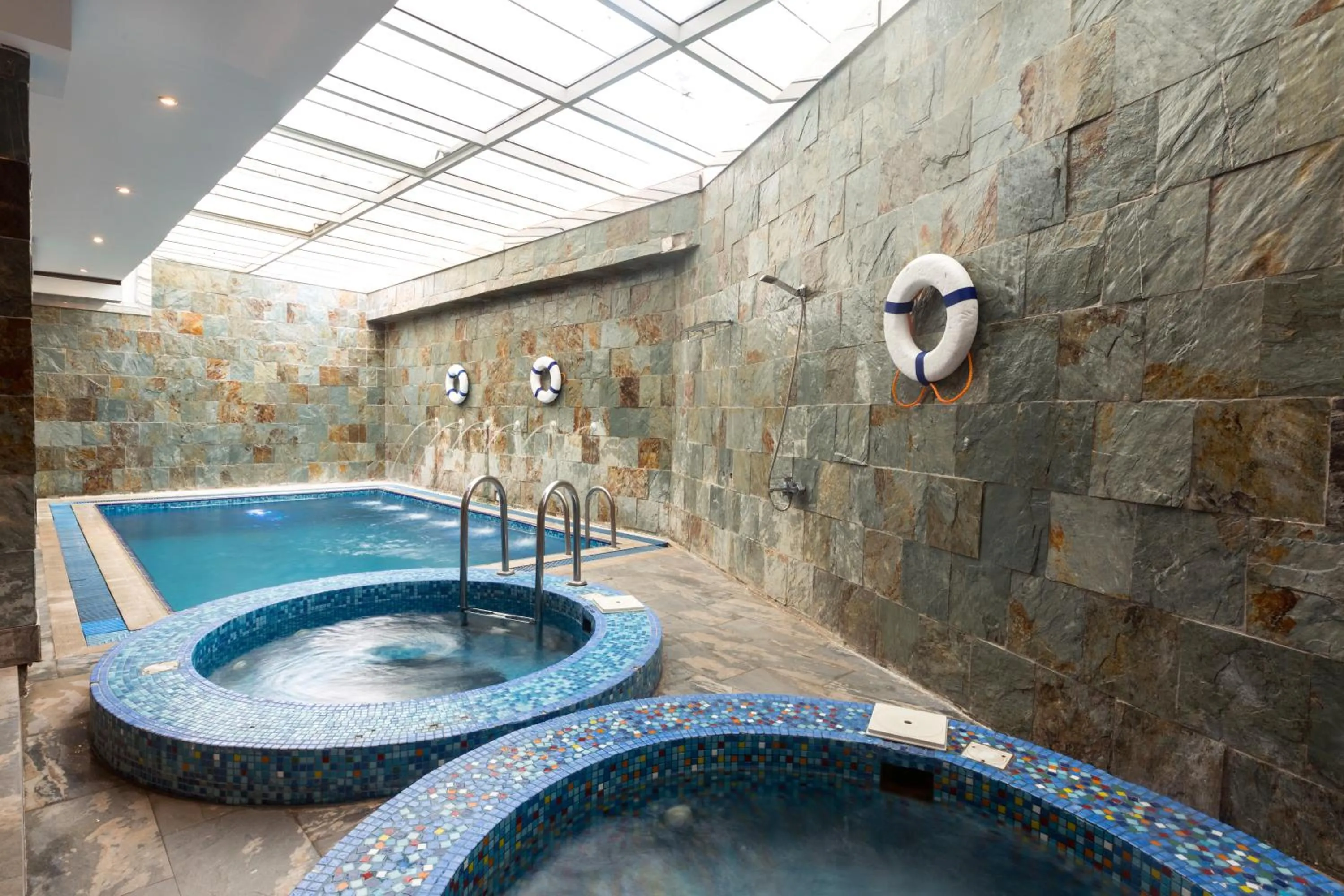 Swimming pool in Al Muhaidb Residence Al Takhasossi 2