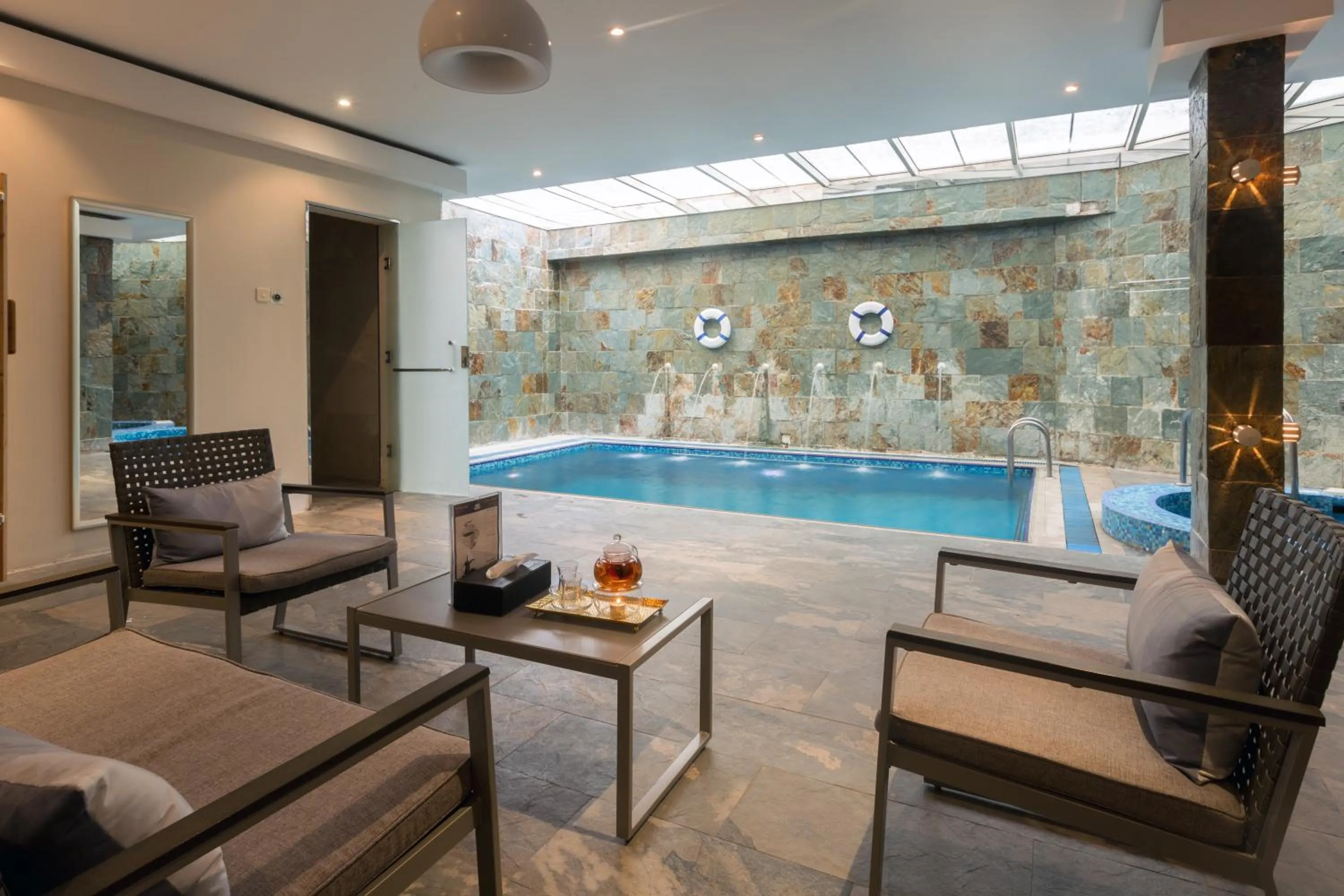 Swimming pool in Al Muhaidb Residence Al Takhasossi 2