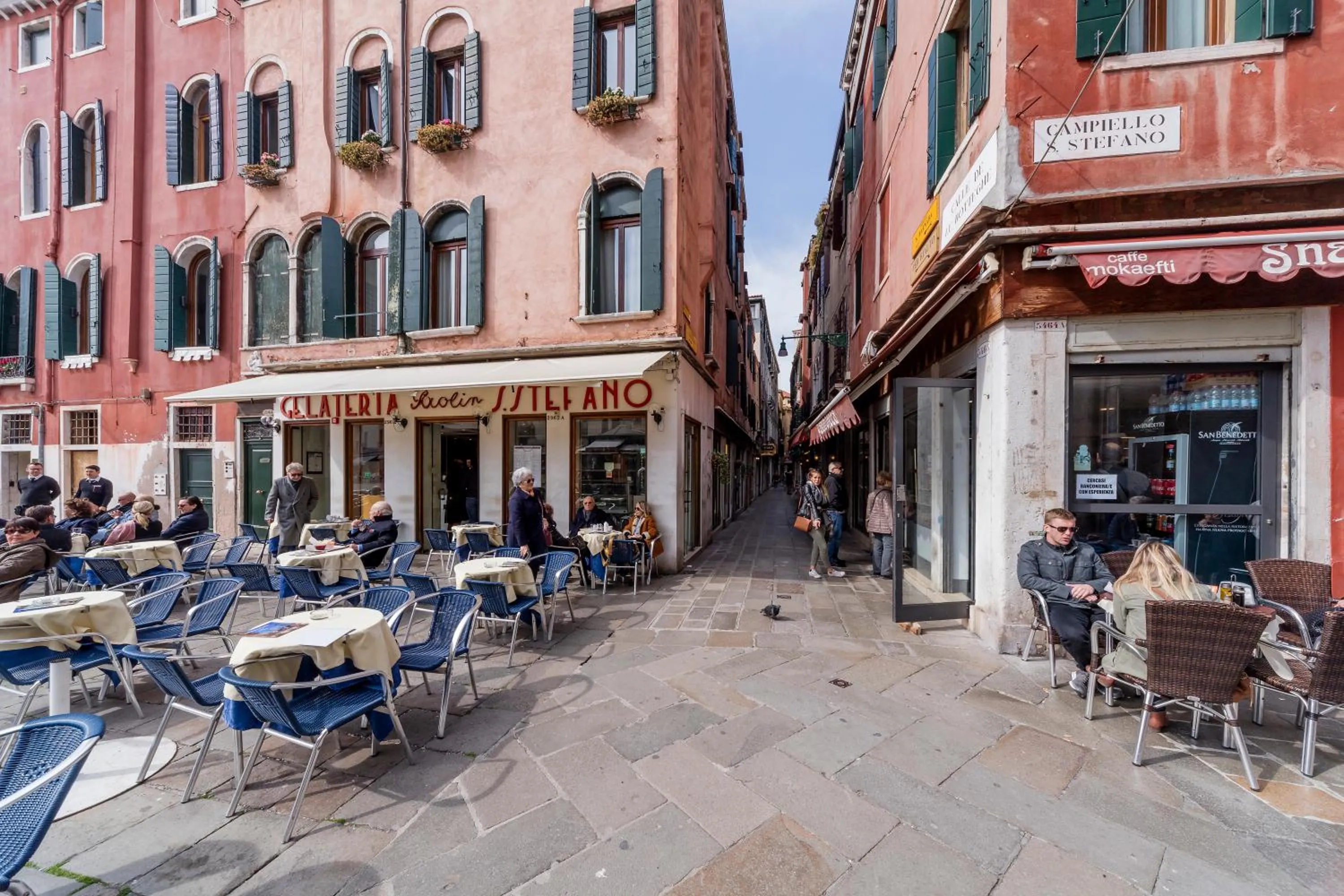 Restaurant/places to eat in Locanda Art Deco