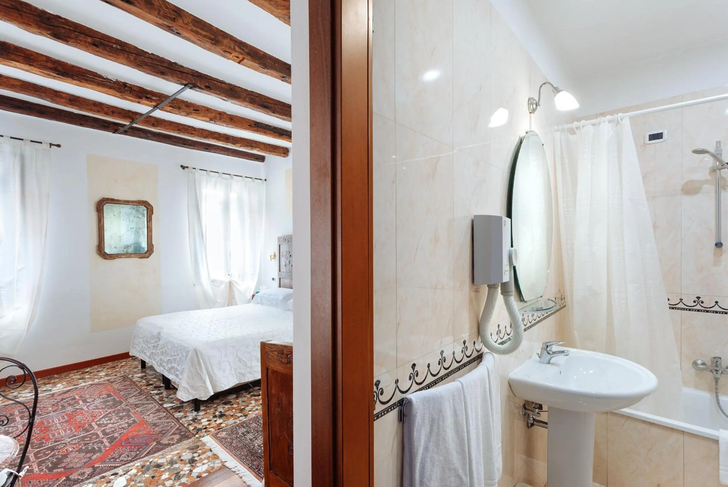 Bathroom, Bed in Locanda Art Deco