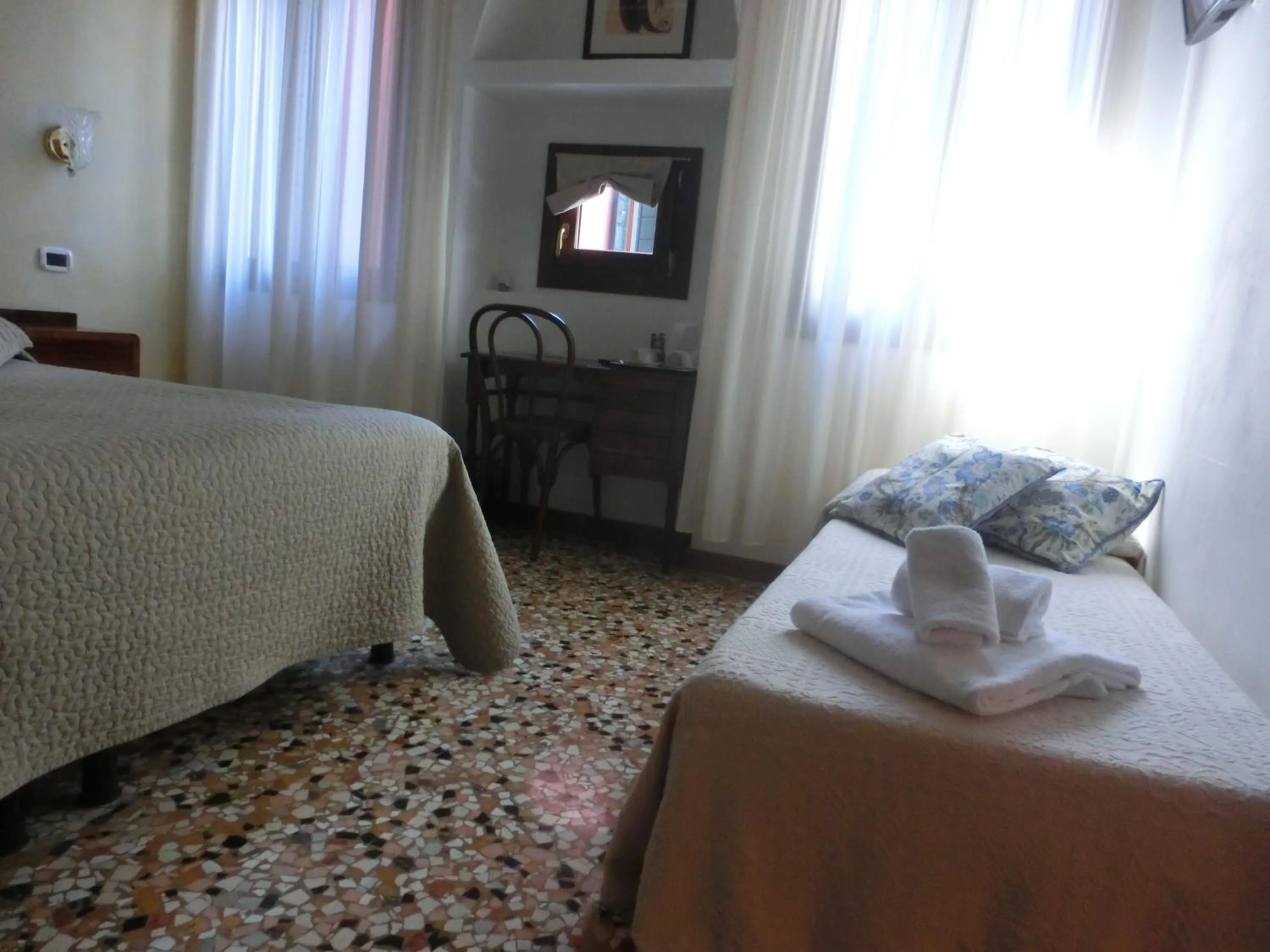 Photo of the whole room, Bed in Locanda Art Deco