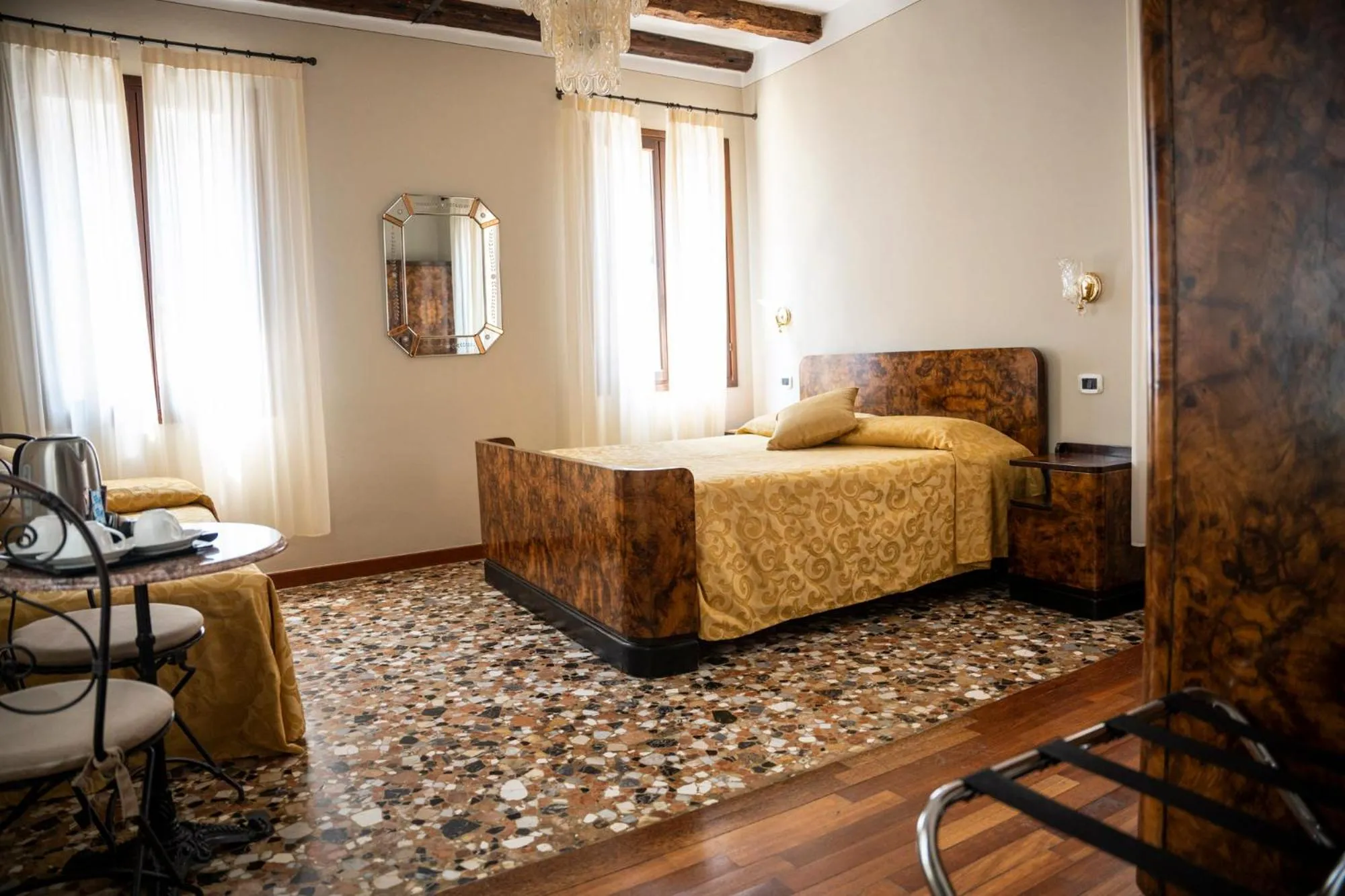 Photo of the whole room, Bed in Locanda Art Deco