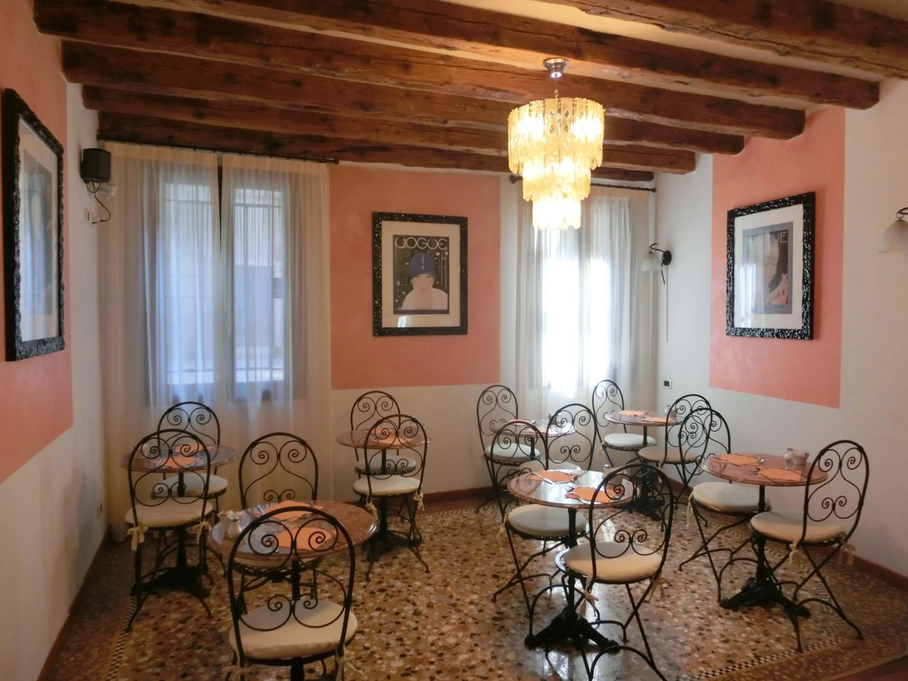 Restaurant/places to eat in Locanda Art Deco