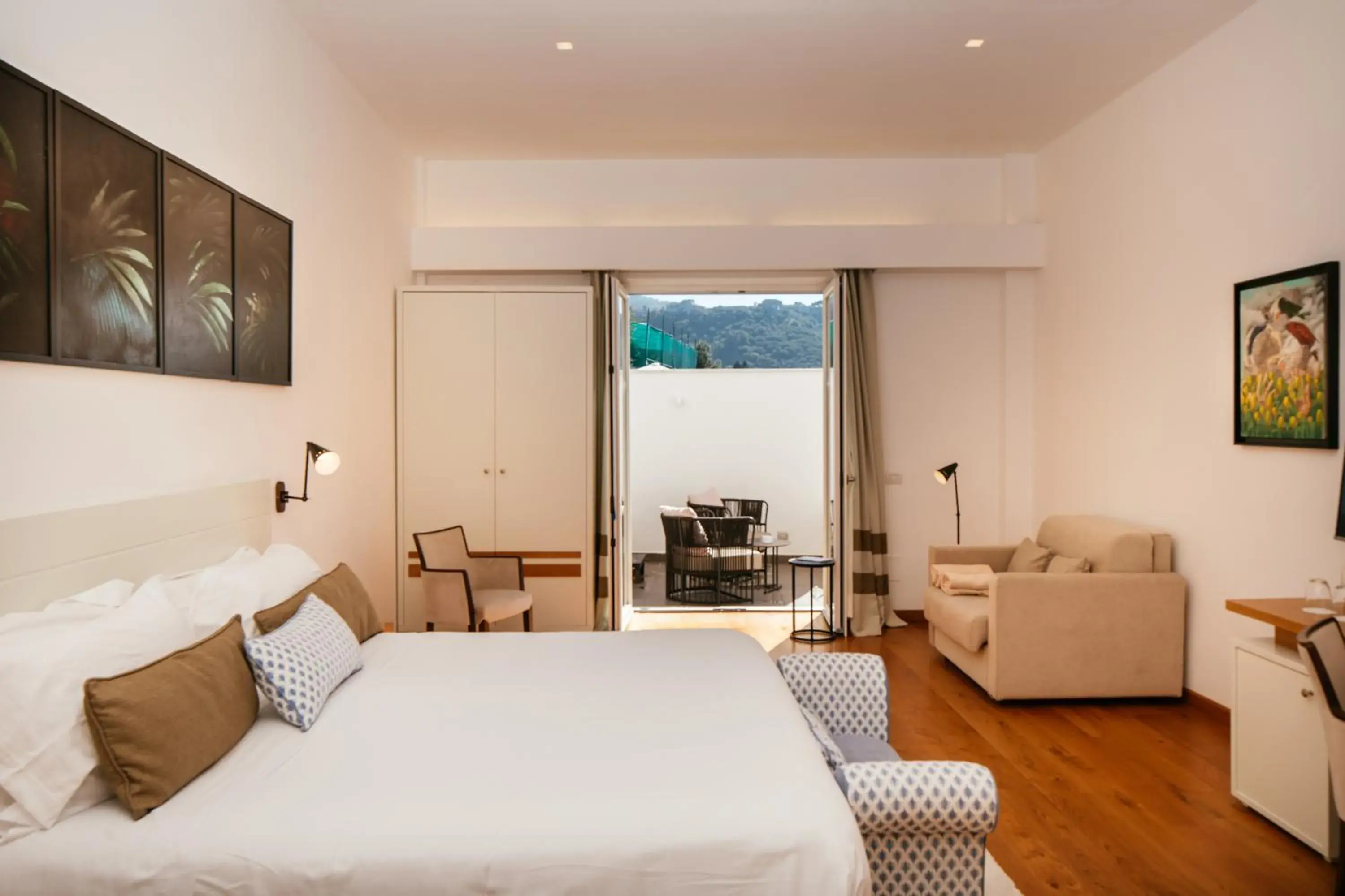 Queen Suite with Spa Bath in Villa Fiorella Art Hotel Queen Suite with Spa Bath in Villa Fiorella Art Hotel