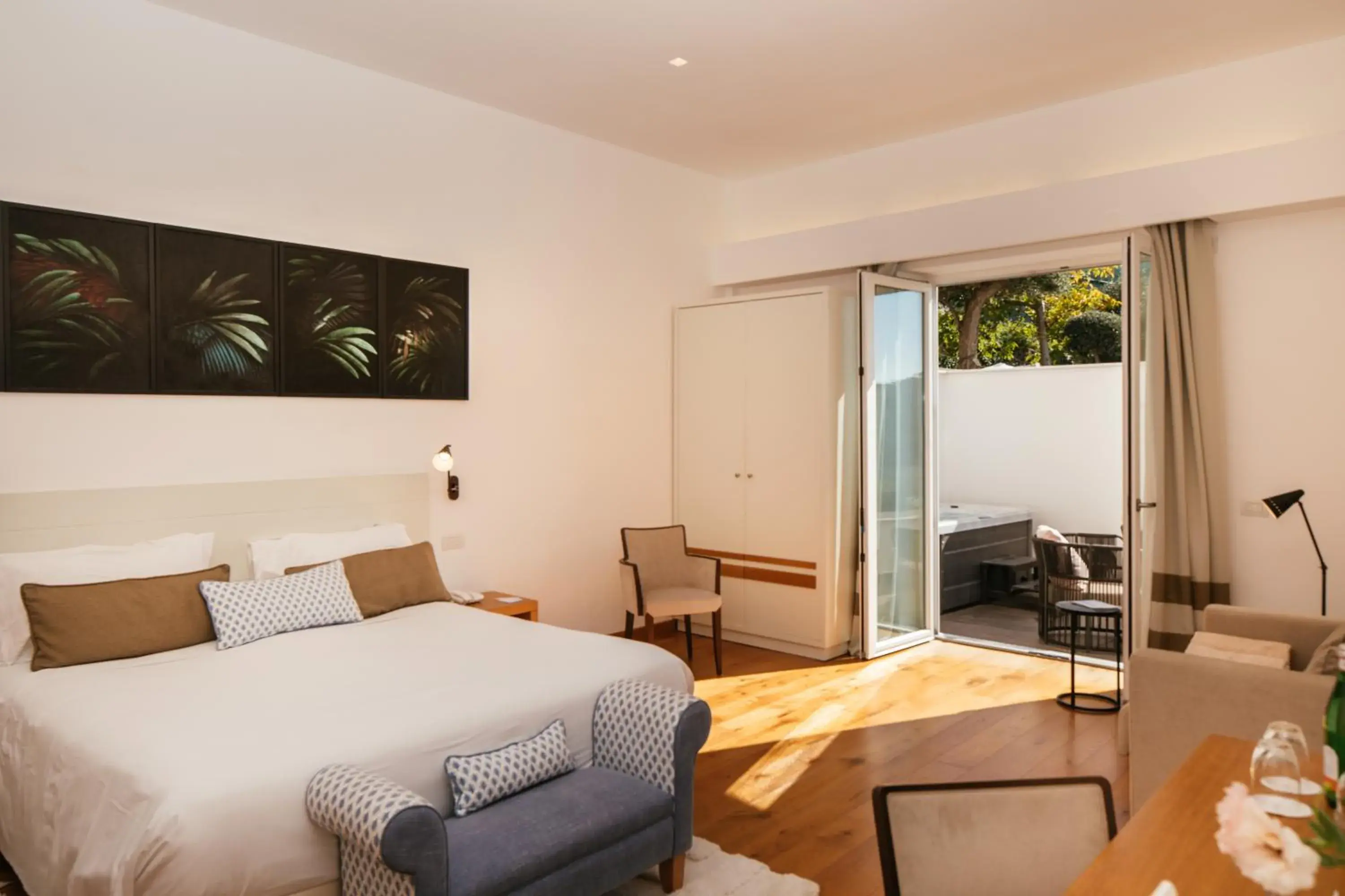 Queen Suite with Spa Bath in Villa Fiorella Art Hotel Queen Suite with Spa Bath in Villa Fiorella Art Hotel