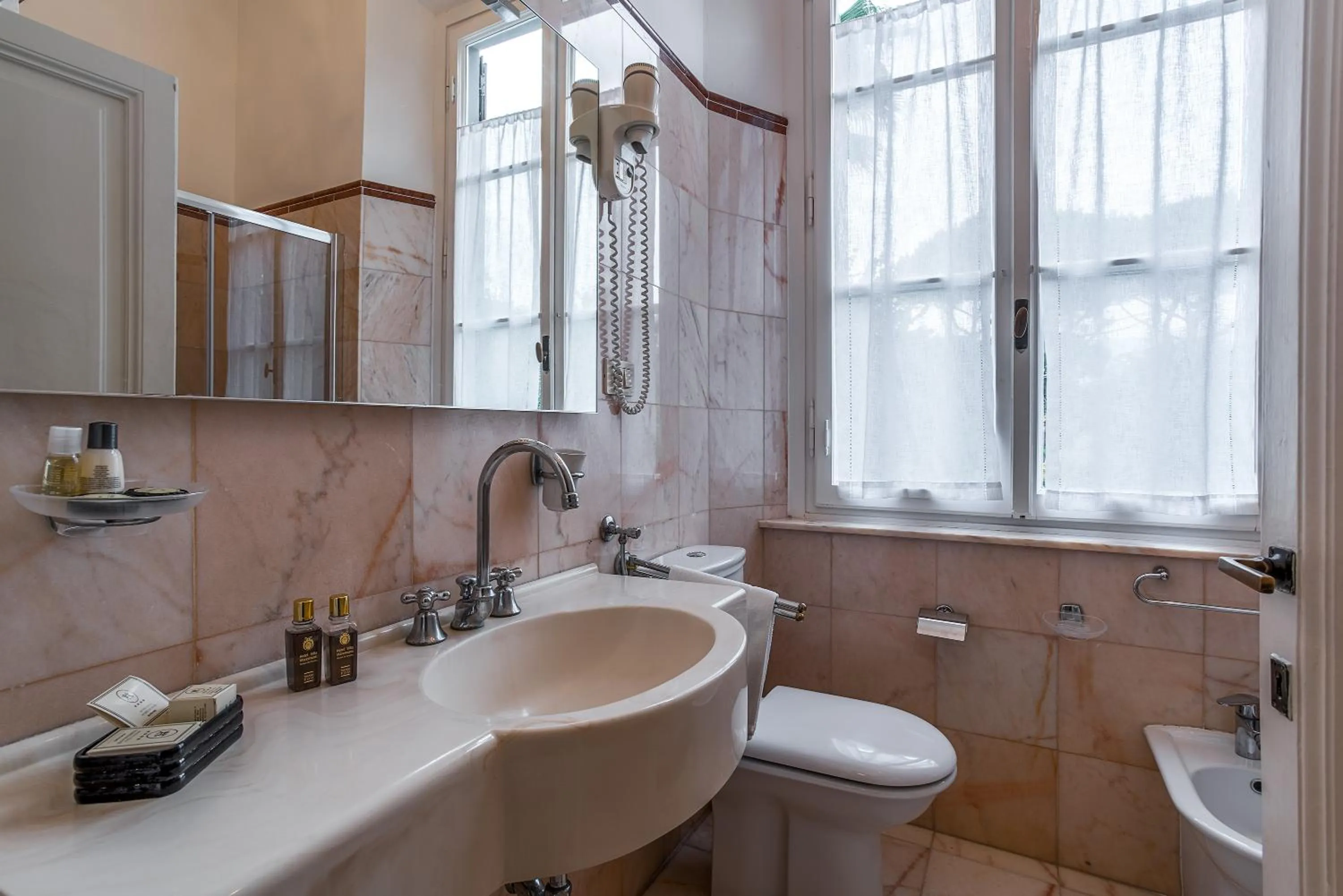 Bathroom in Hotel Villa Maremonti
