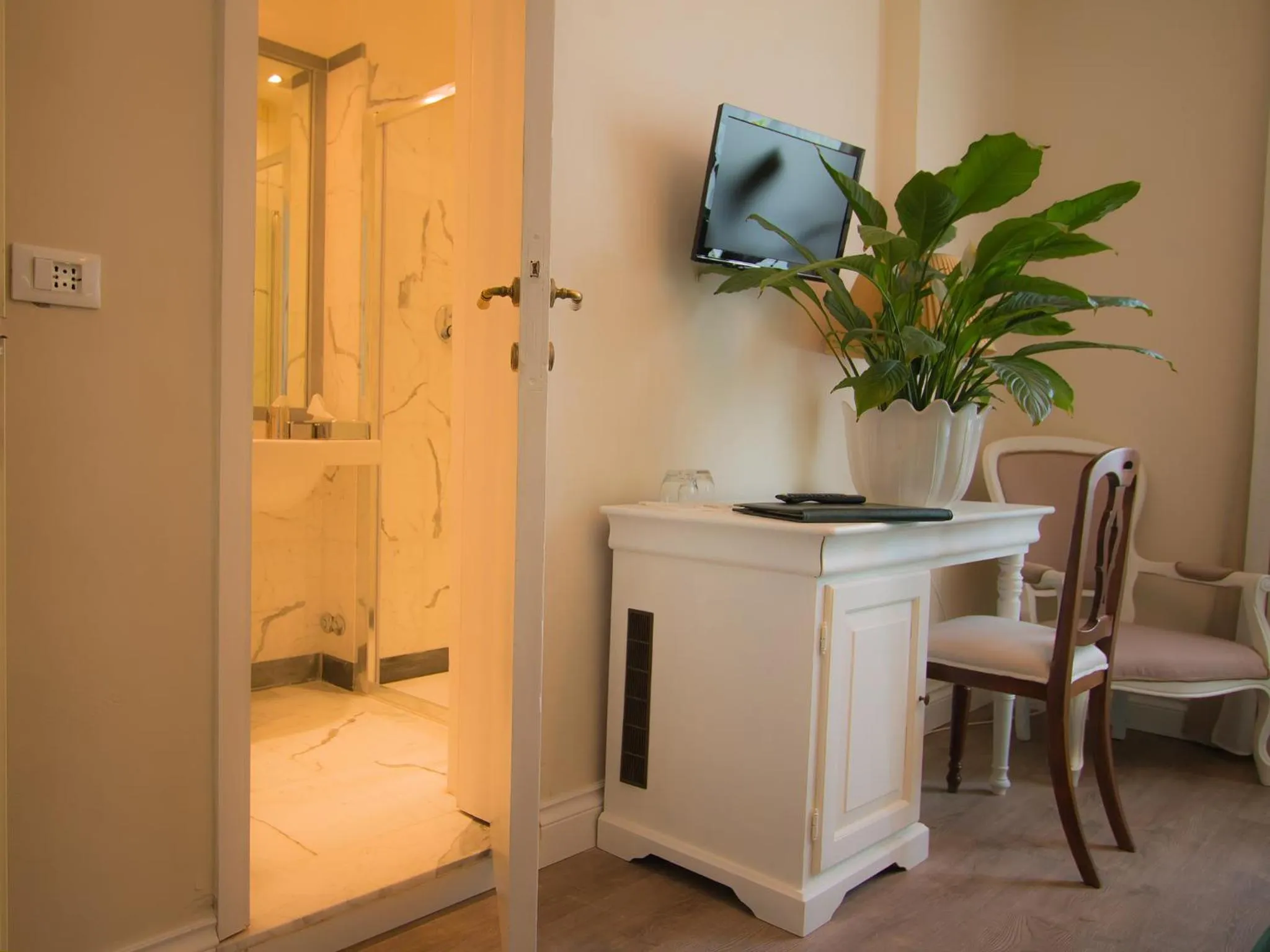 Photo of the whole room in Hotel Villa Maremonti