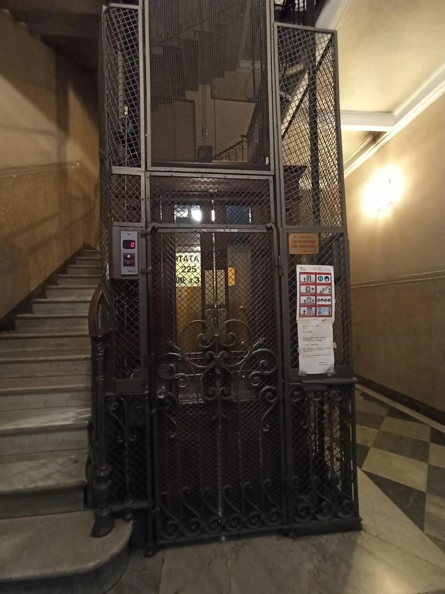 elevator in Paradise Rooms - Brignole Station - Private Rooms