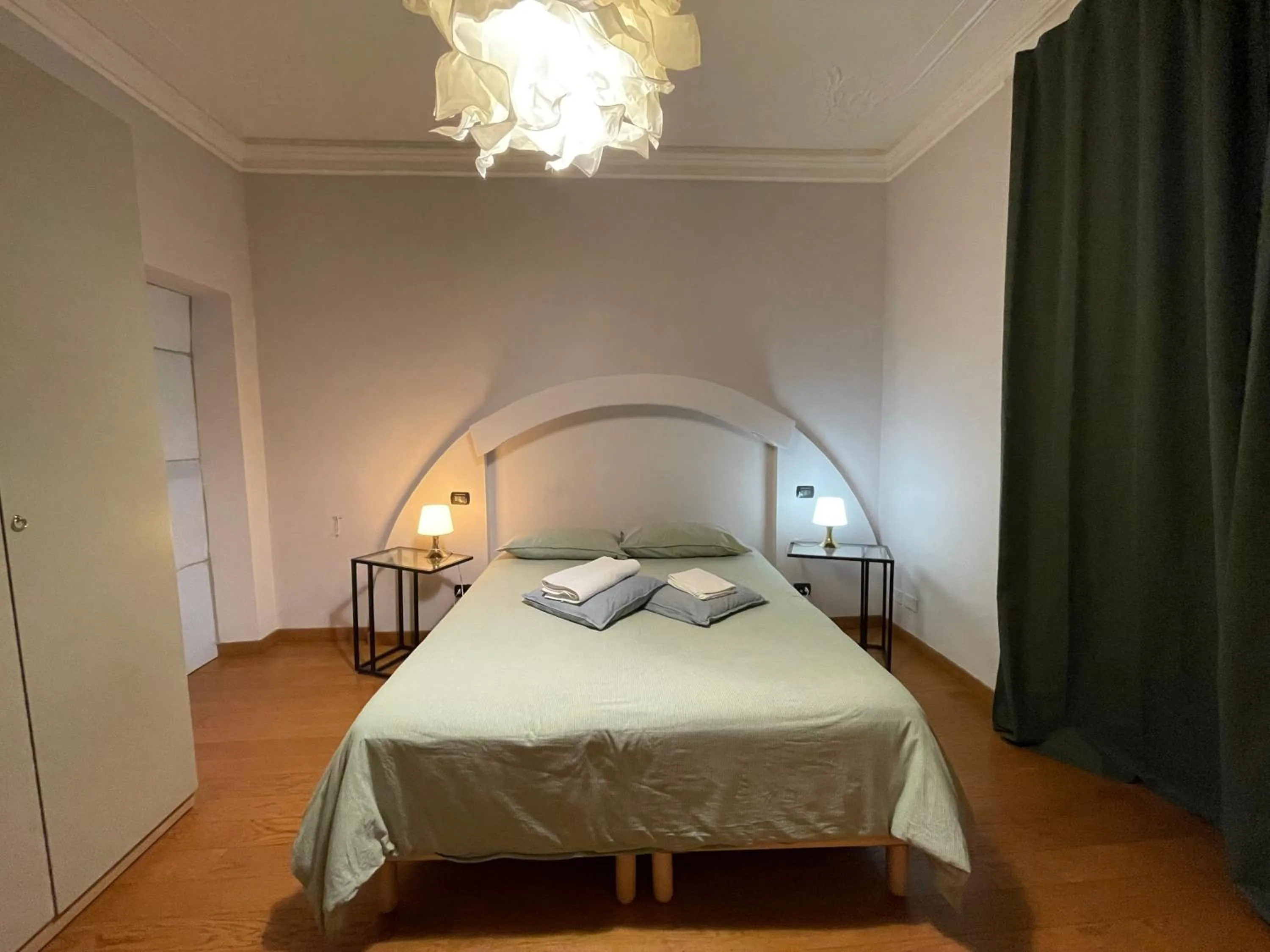 Bed in Paradise Rooms - Brignole Station - Private Rooms