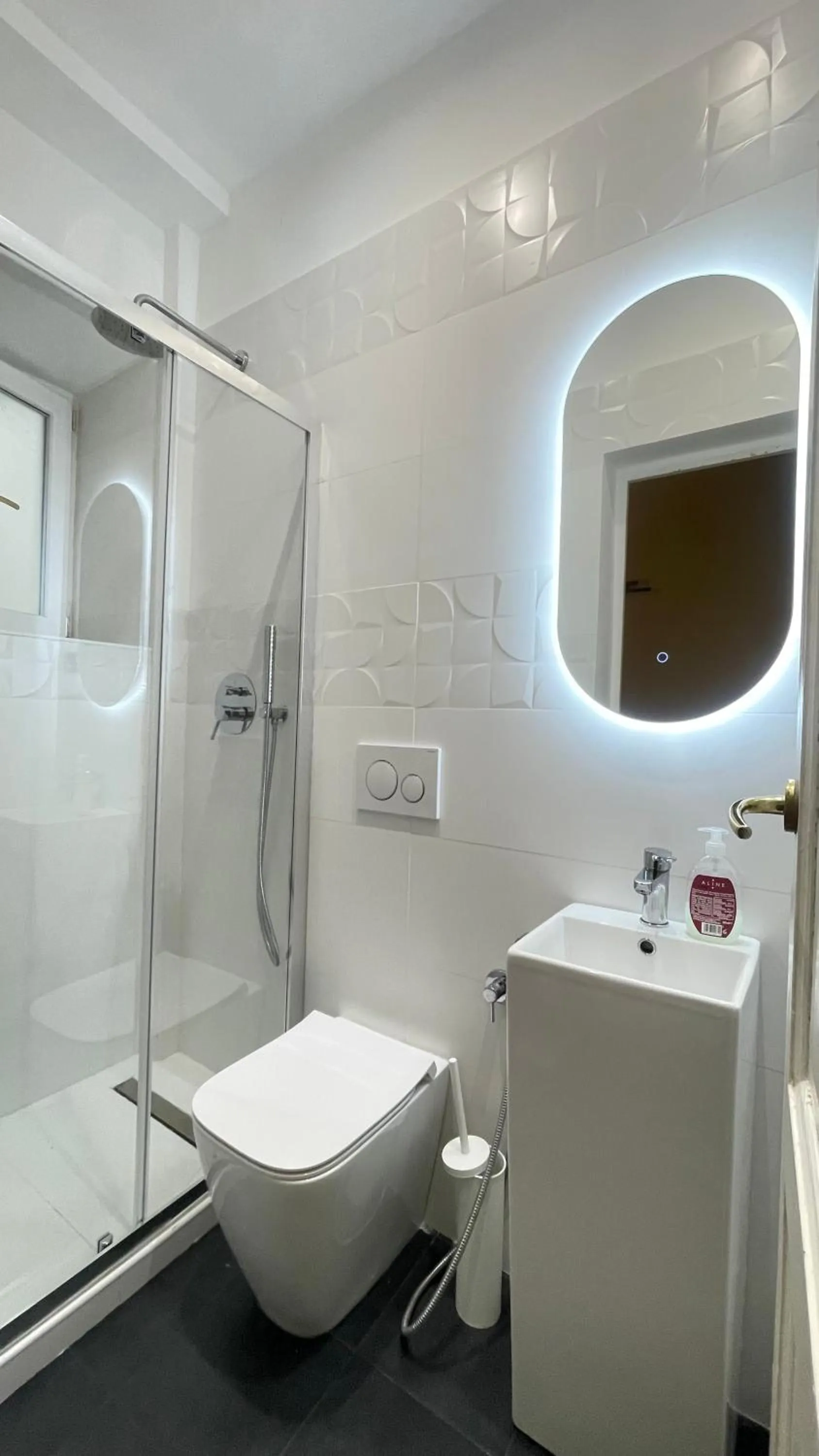Shower in Paradise Suites - Brignole Station - Best Price Rooms - ALWAYS OPEN