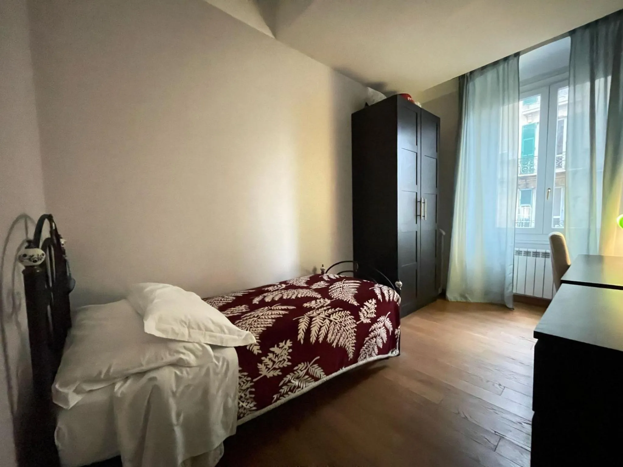 Bed in Paradise Rooms - Brignole Station - Private Rooms