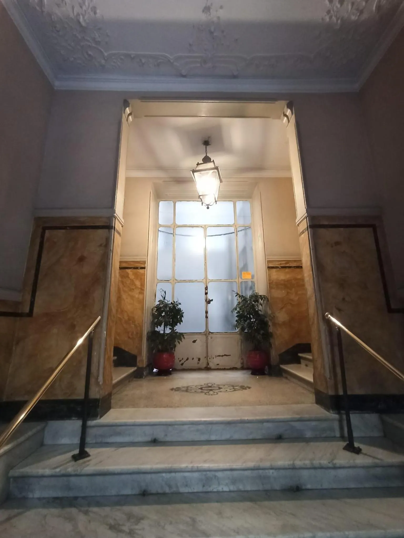 Facade/entrance in Paradise Rooms - Brignole Station - Private Rooms