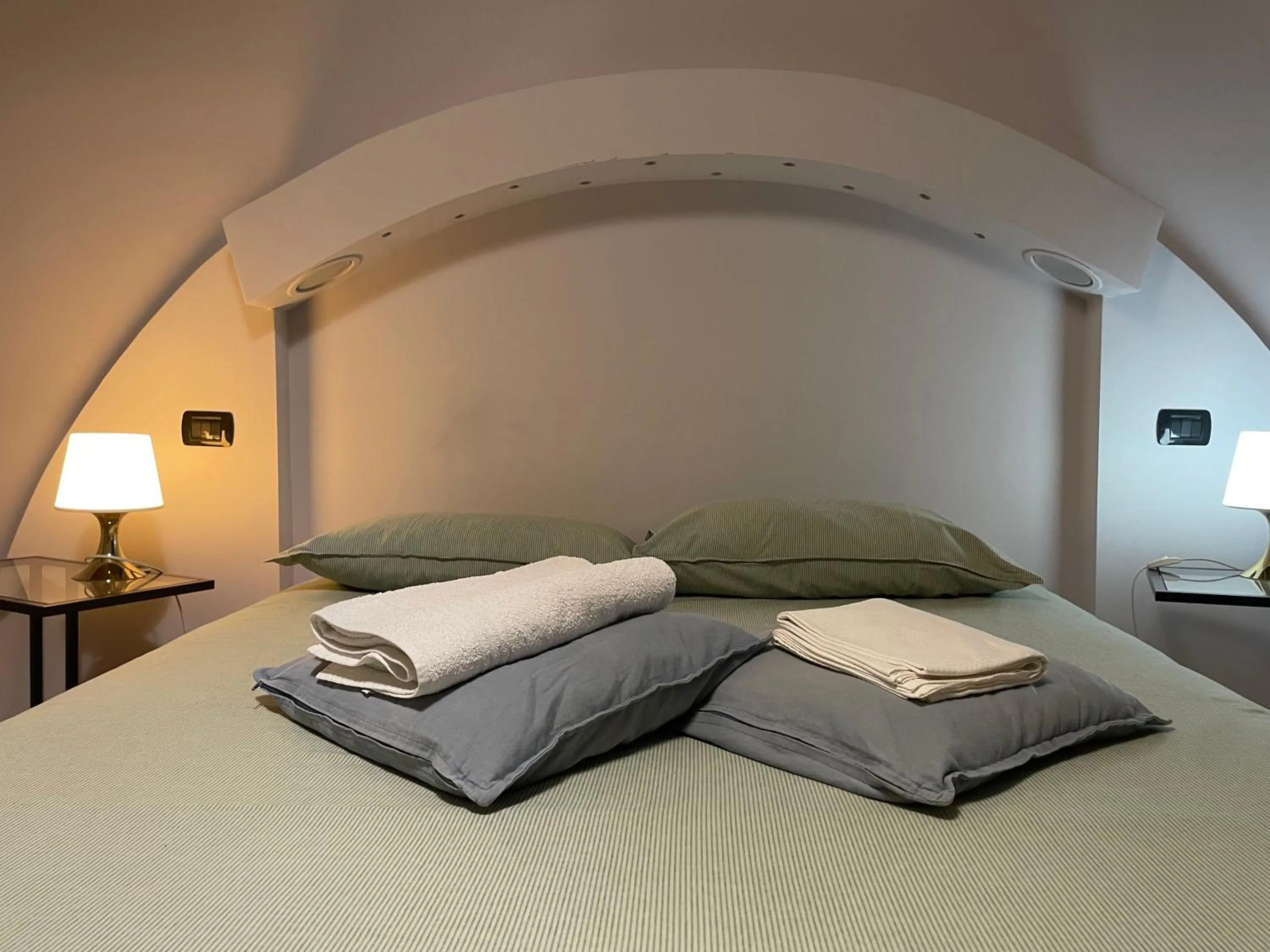 Bed in Paradise Rooms - Brignole Station - Private Rooms