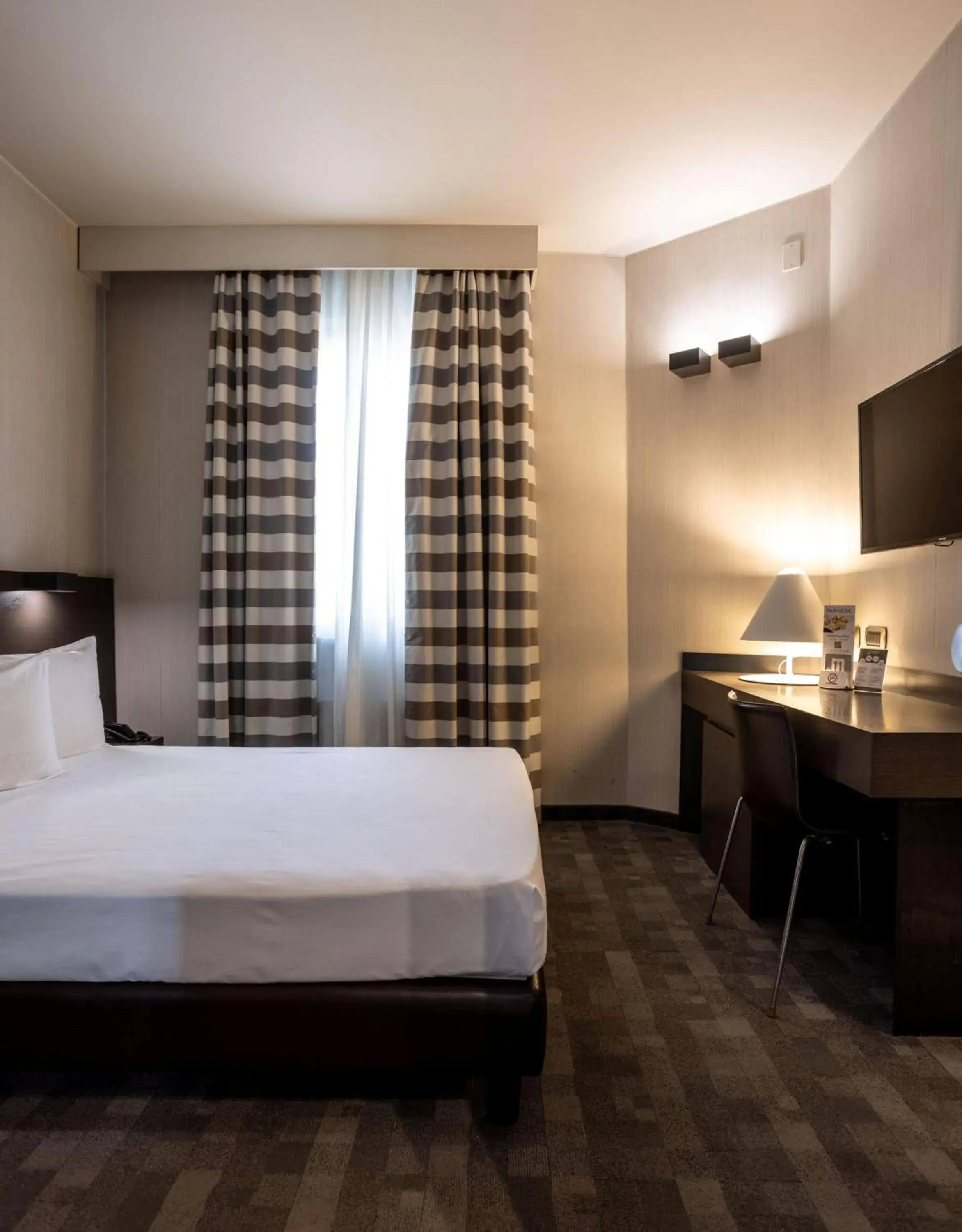 Double Room with French Bed in Hotel Ovest Double Room with French Bed in Hotel Ovest