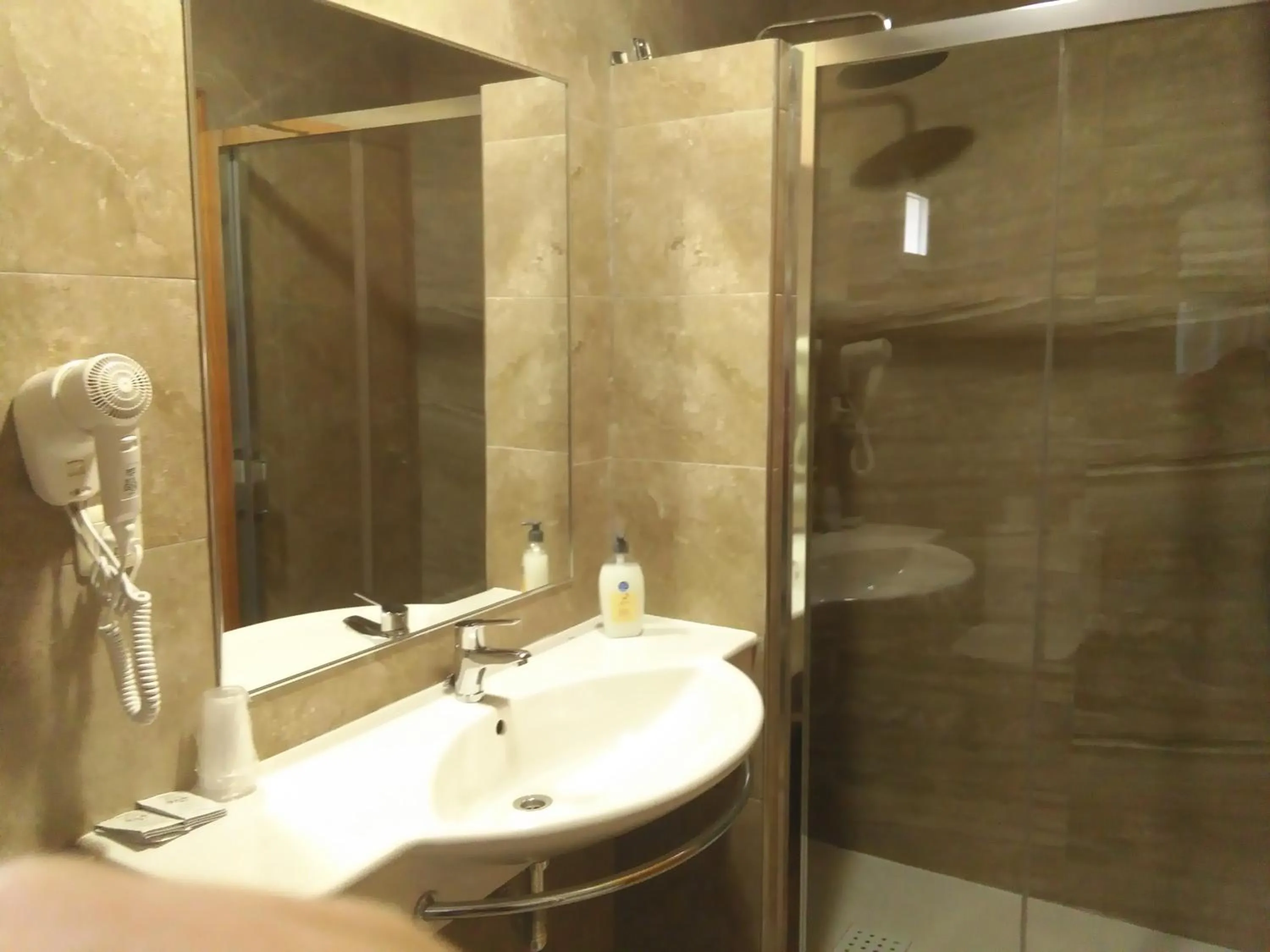 Shower in Hotel Yeste