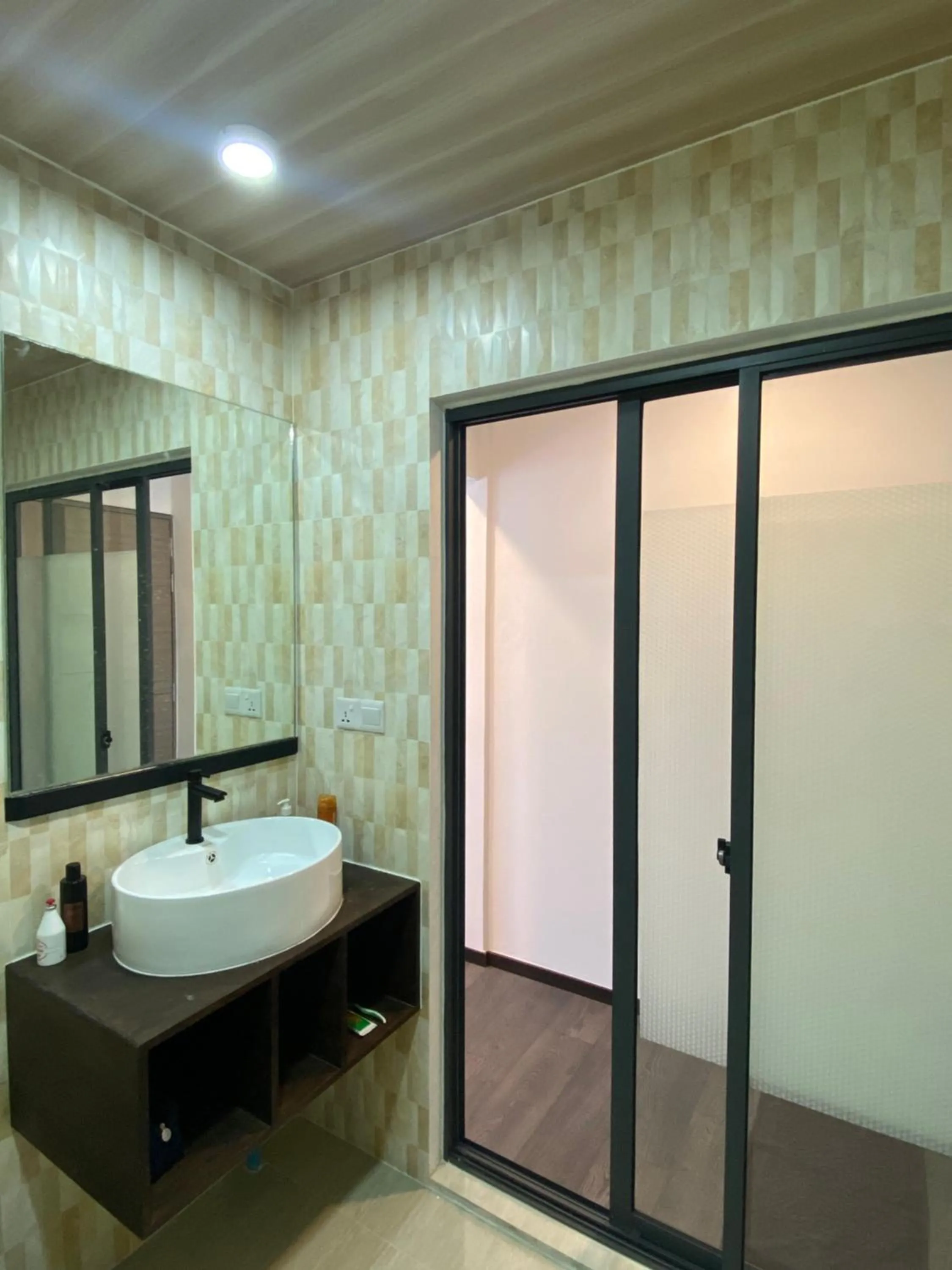 Bathroom in chillax Thoddoo