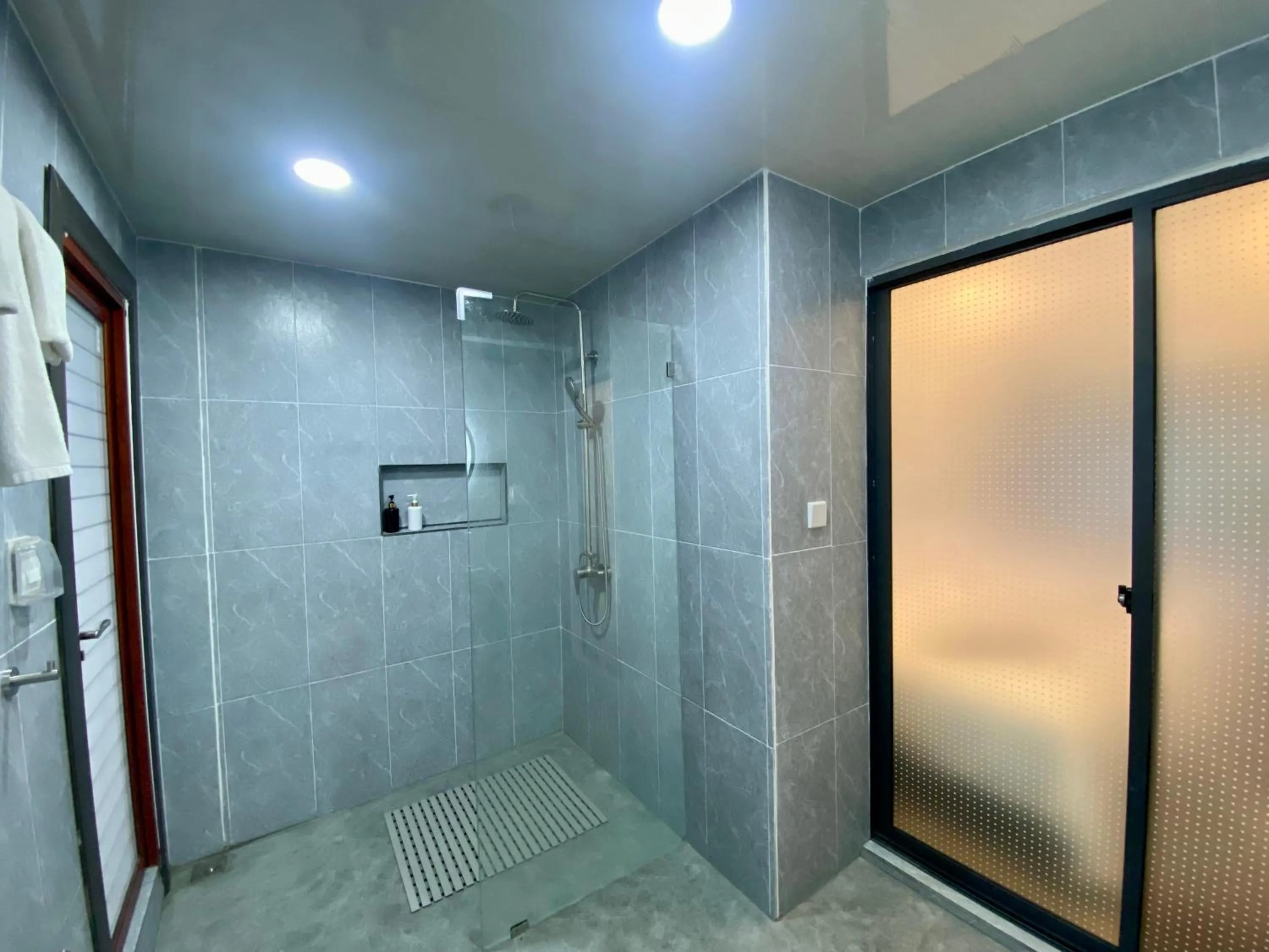 Shower in chillax Thoddoo