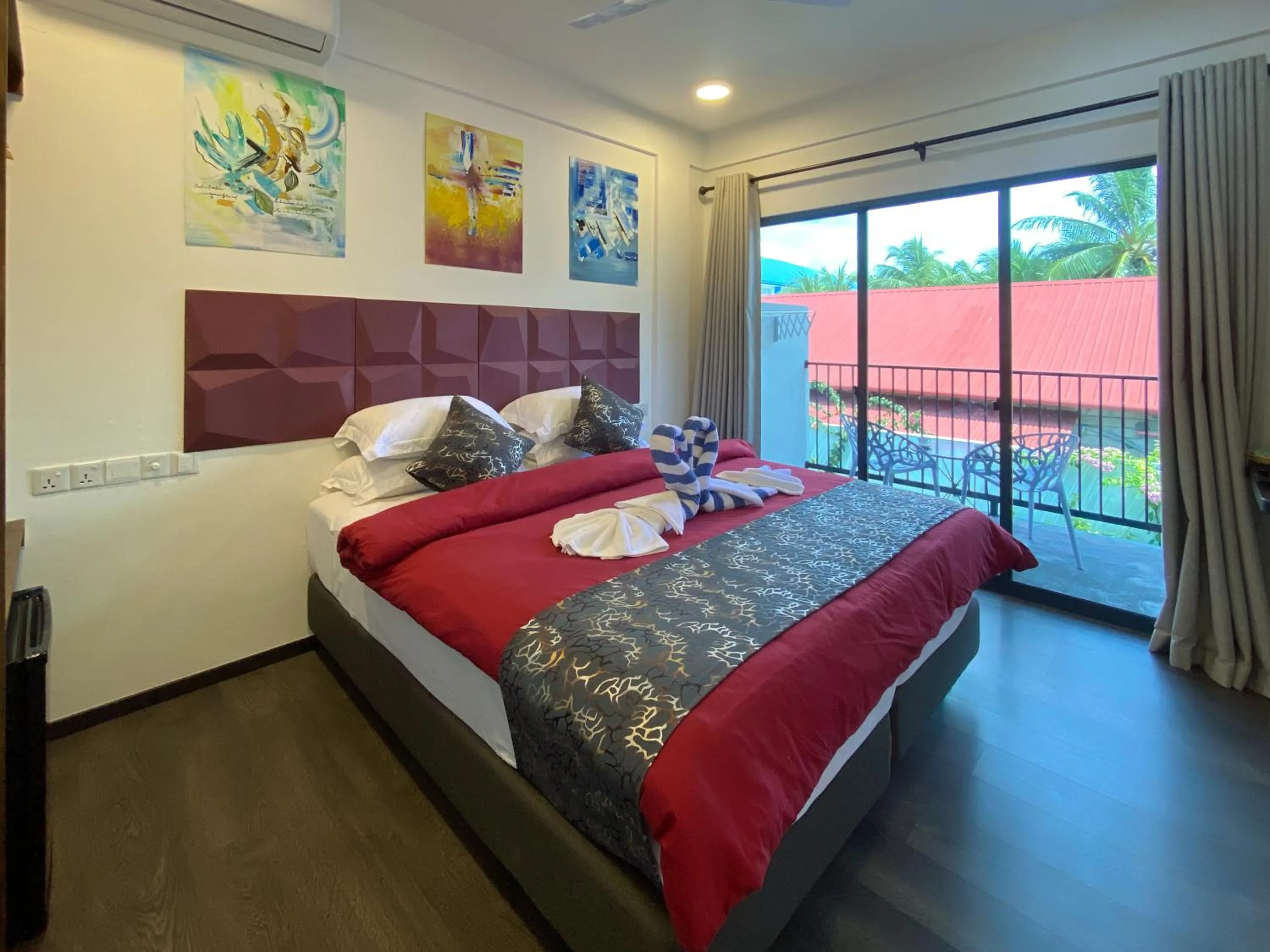 View (from property/room), Bed in chillax Thoddoo