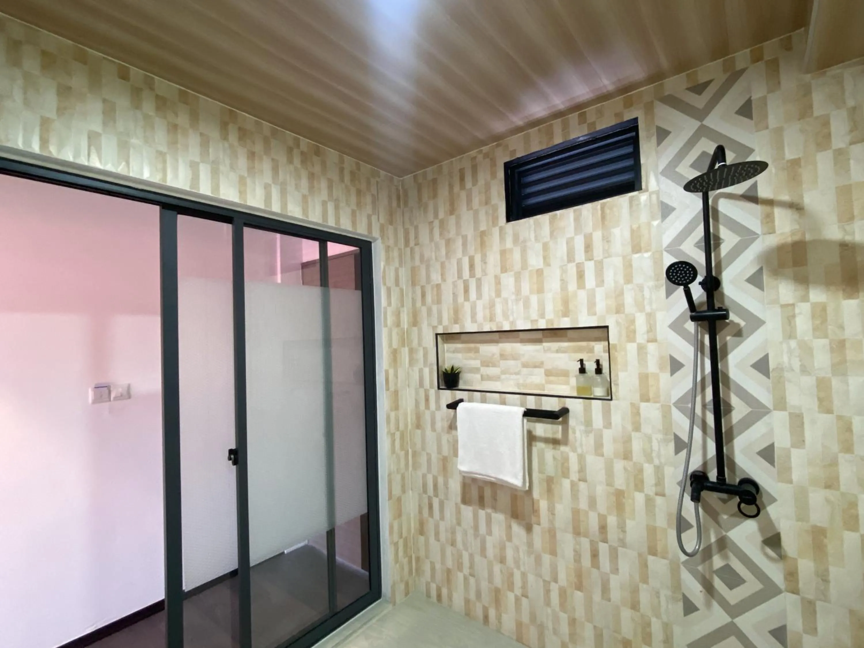 Toilet in chillax Thoddoo
